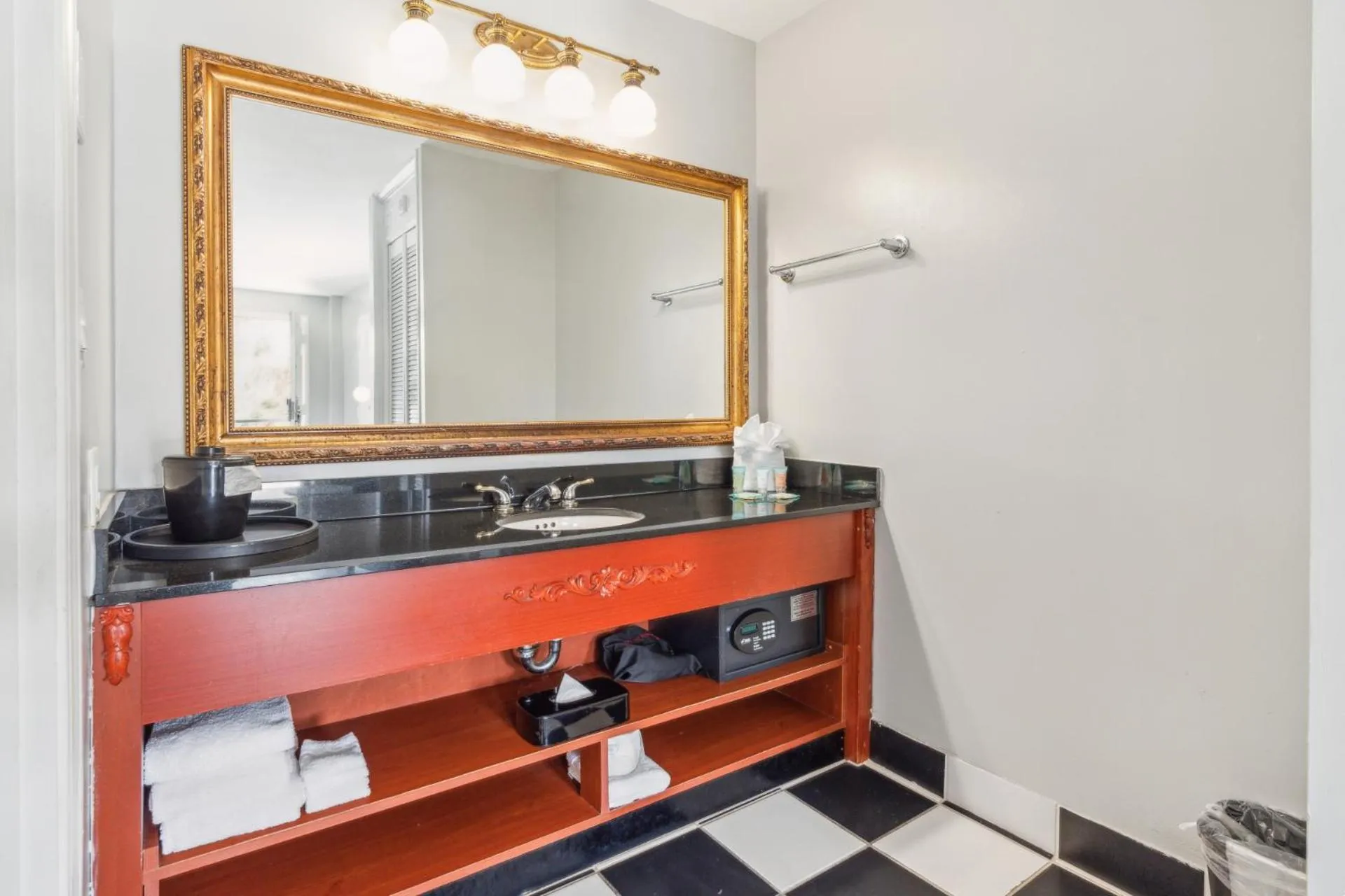 Bathroom in Maison Saint Charles