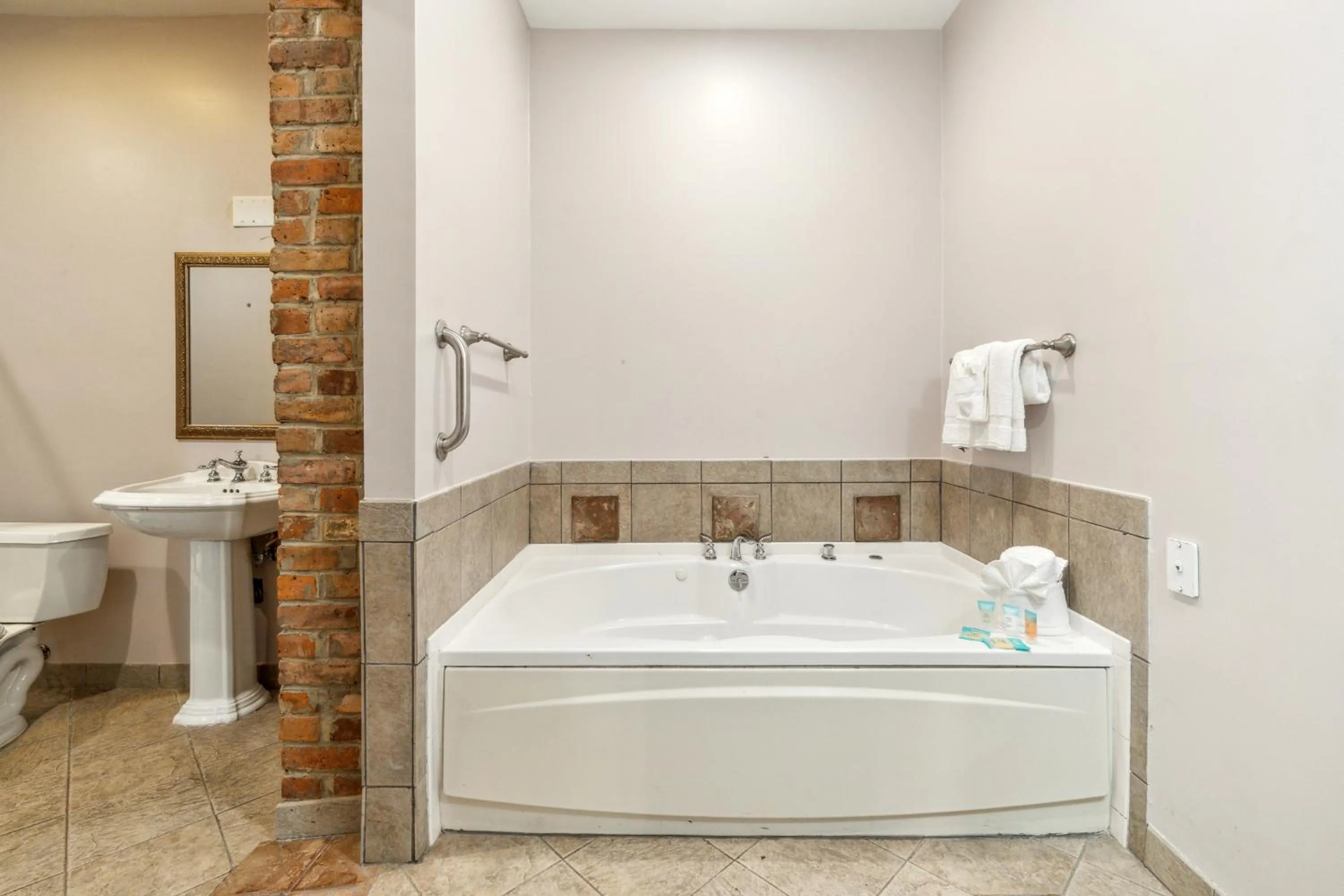 Bath in Maison Saint Charles