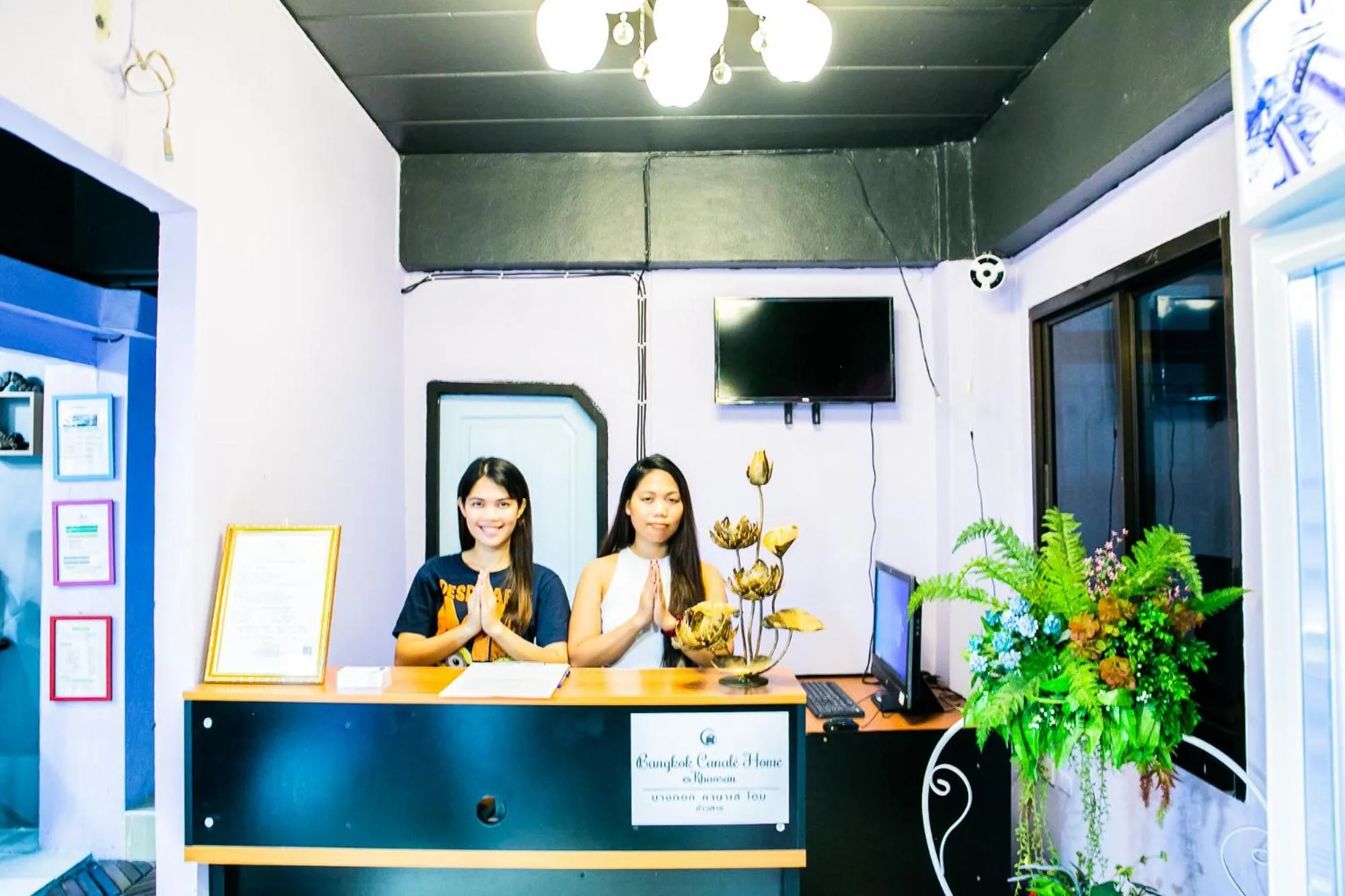 Staff in Bangkok Canale Home at Khaosarn