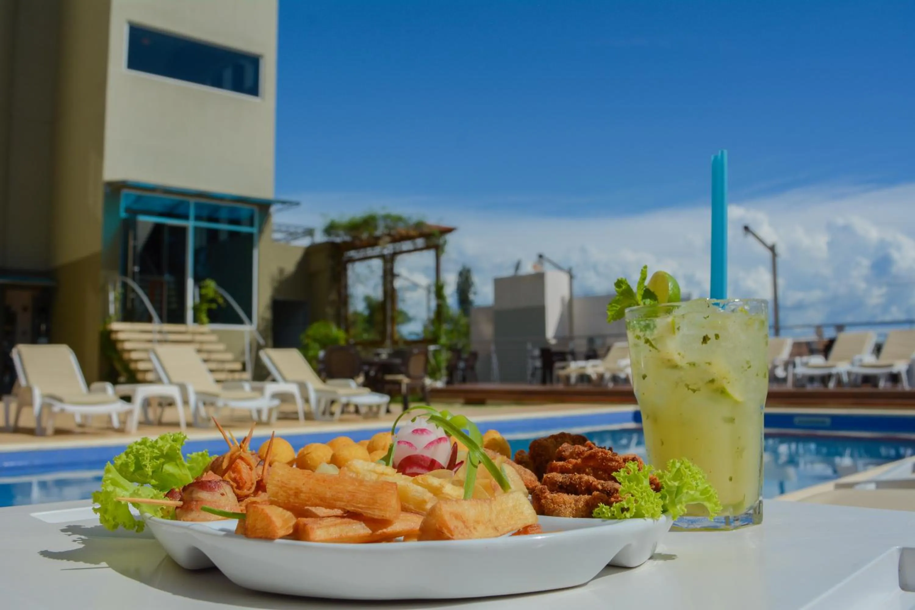 Swimming pool in De la Trinidad Hotel