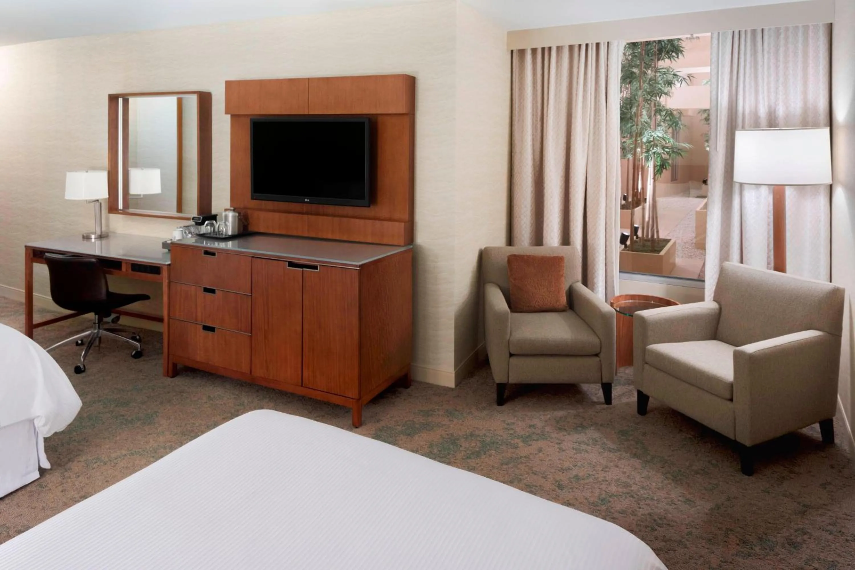 Photo of the whole room, Bed in The Westin Minneapolis