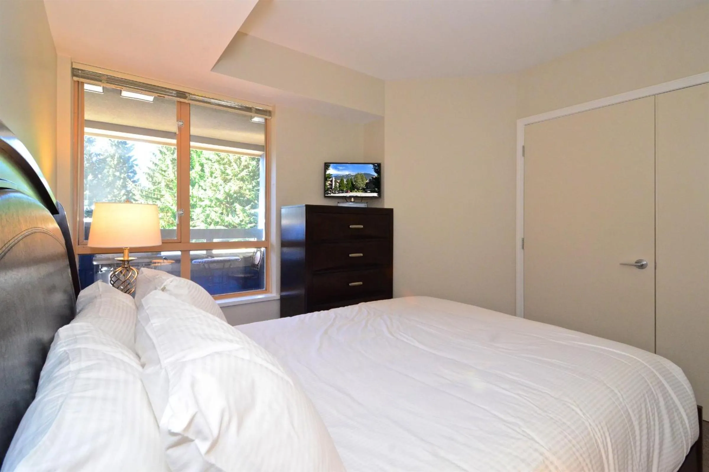 Bed in Whistler Blackcomb Vacation Rentals - Village North