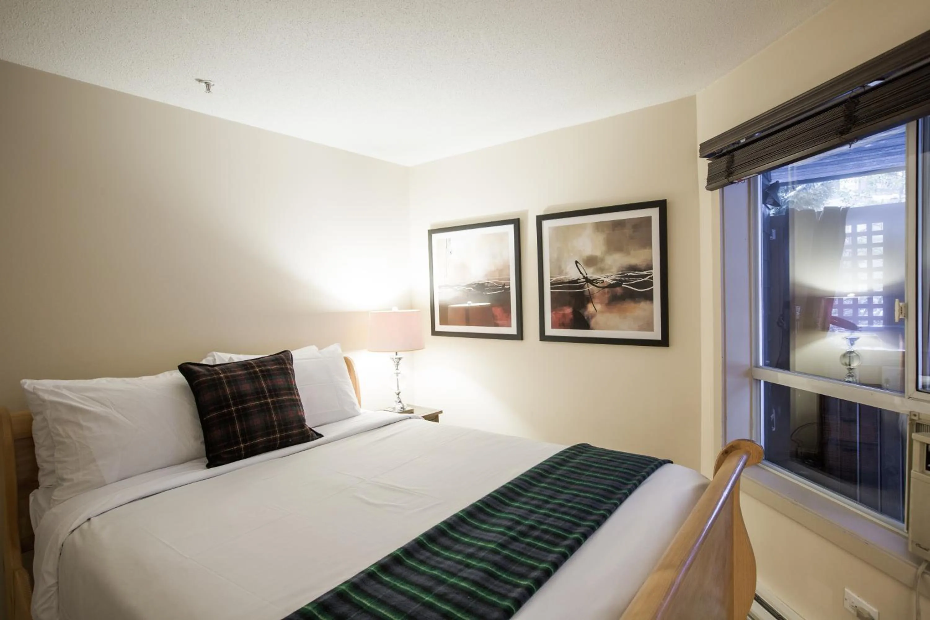 Bedroom, Bed in Whistler Blackcomb Vacation Rentals - Village North
