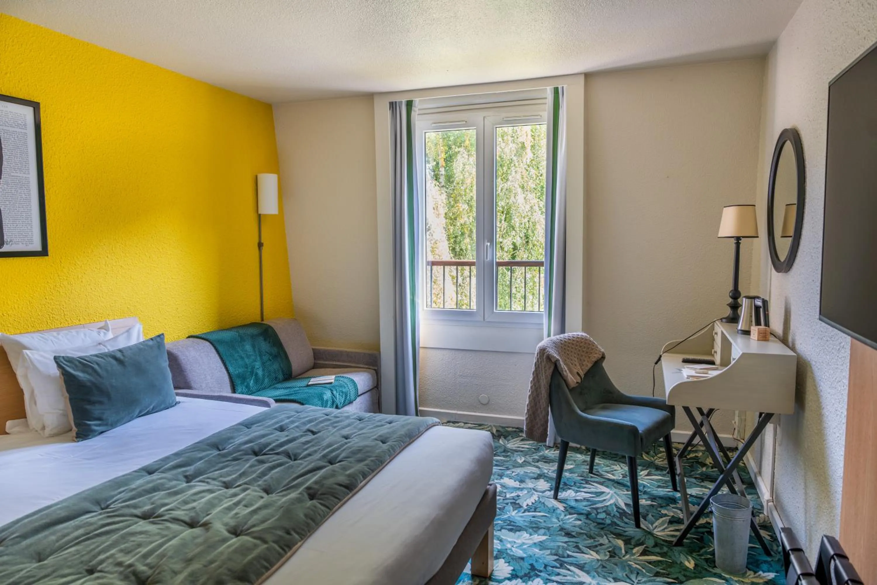 Family - single occupancy - One double Bed & 1 Sofa Bed in Hôtel Demeures de Campagne Domaine de Maffliers - Paris Val-d'Oise