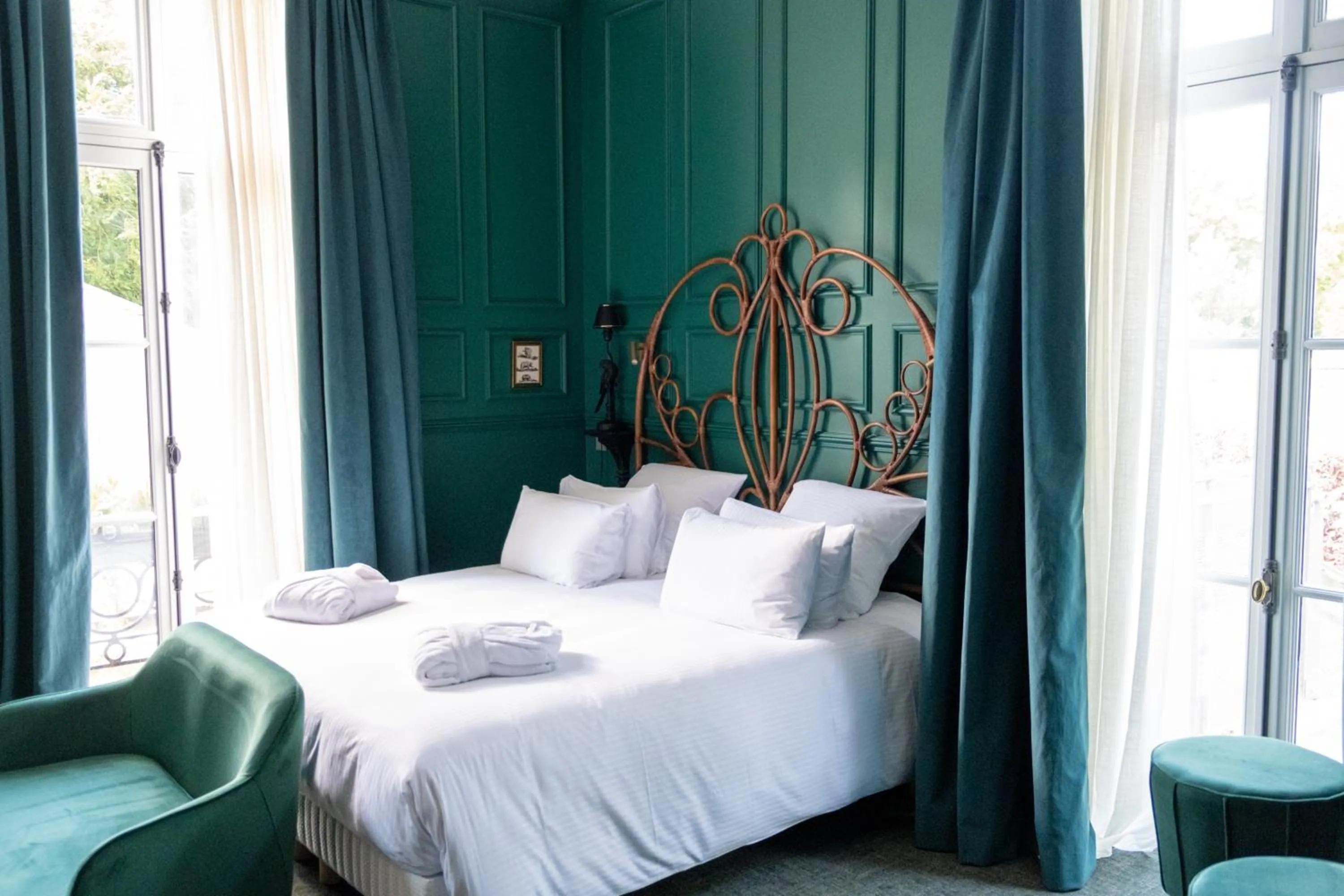 Photo of the whole room, Bed in Hôtel Demeures de Campagne Domaine de Maffliers - Paris Val-d'Oise