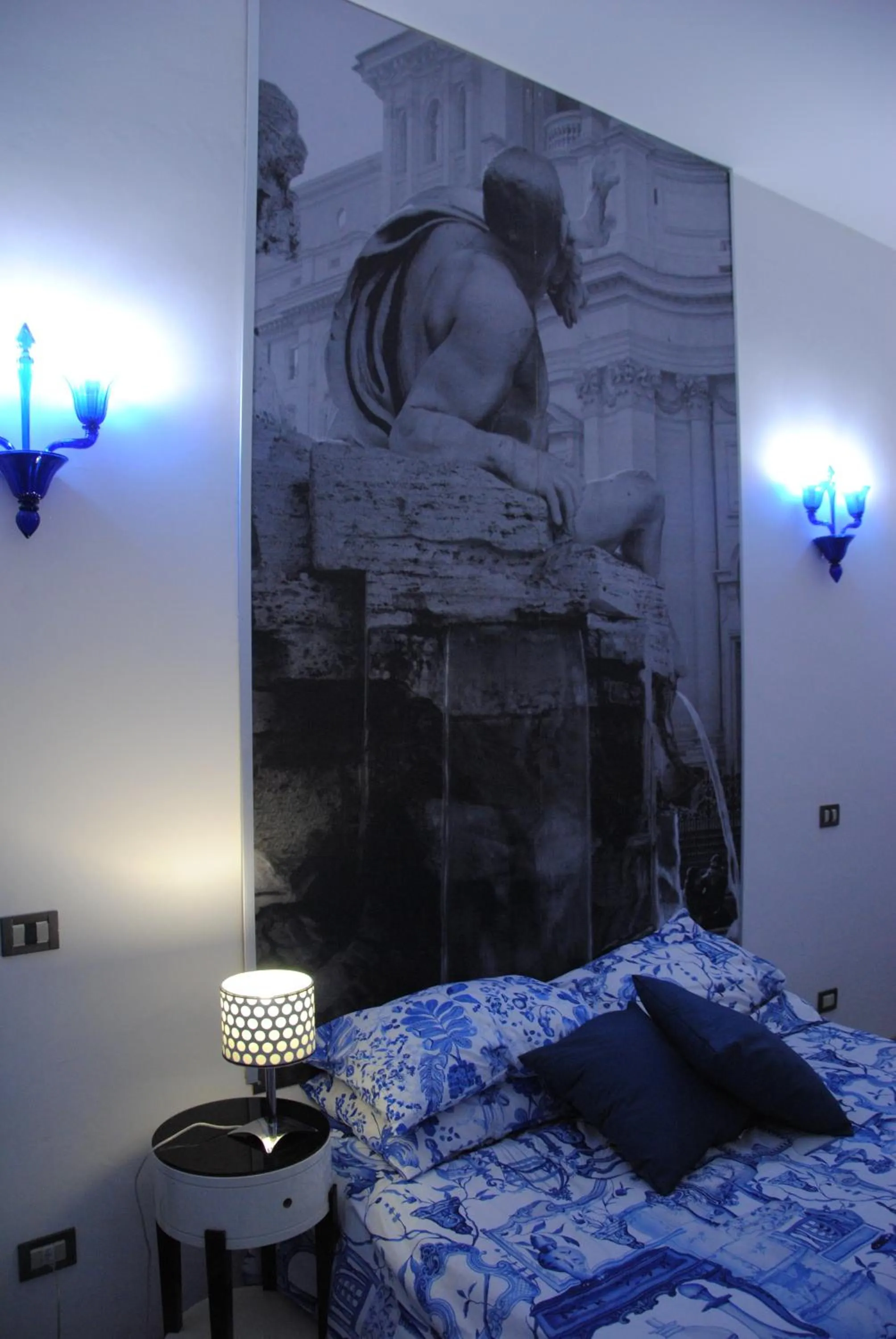 Photo of the whole room, Bed in White Vatican