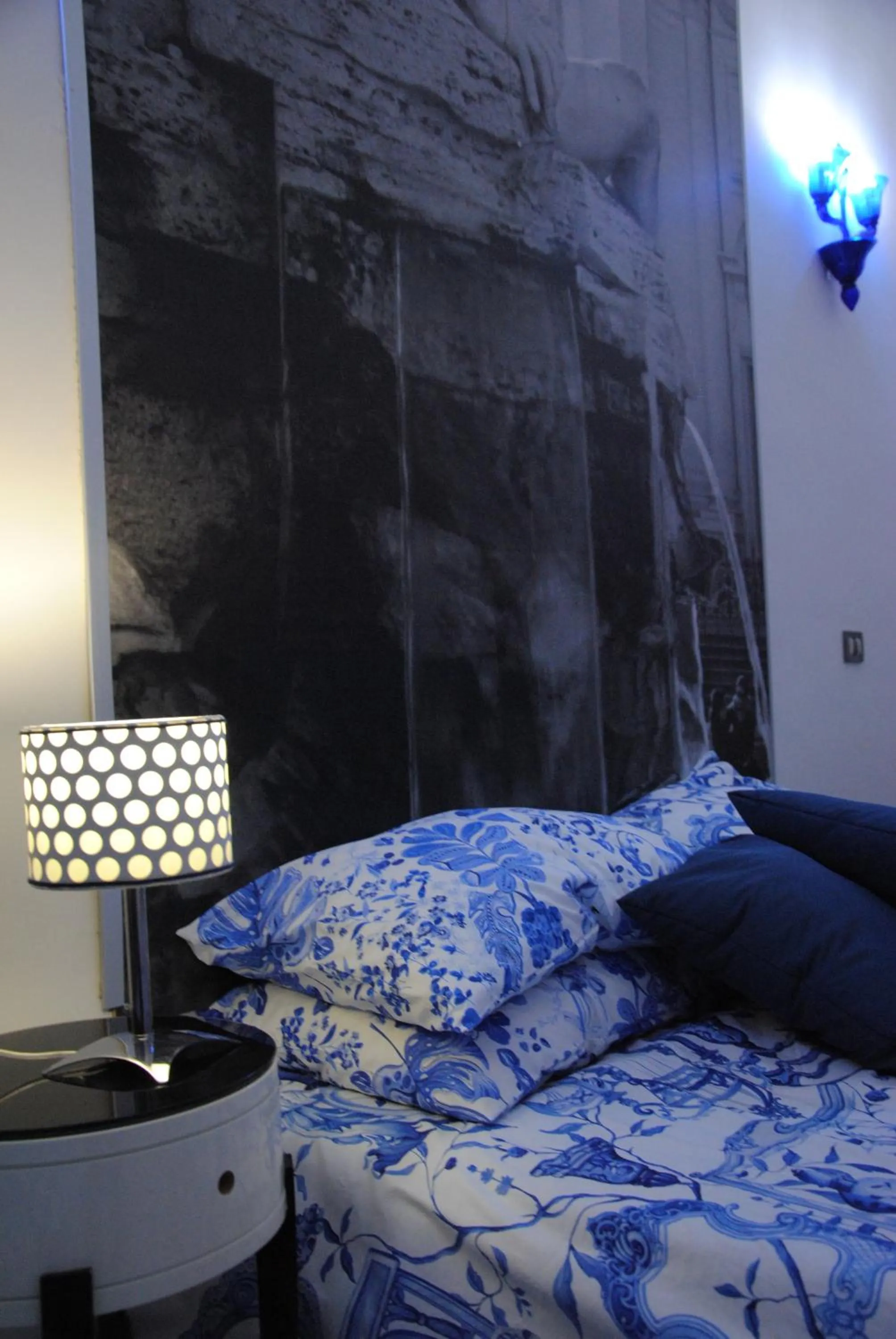 Photo of the whole room, Bed in White Vatican