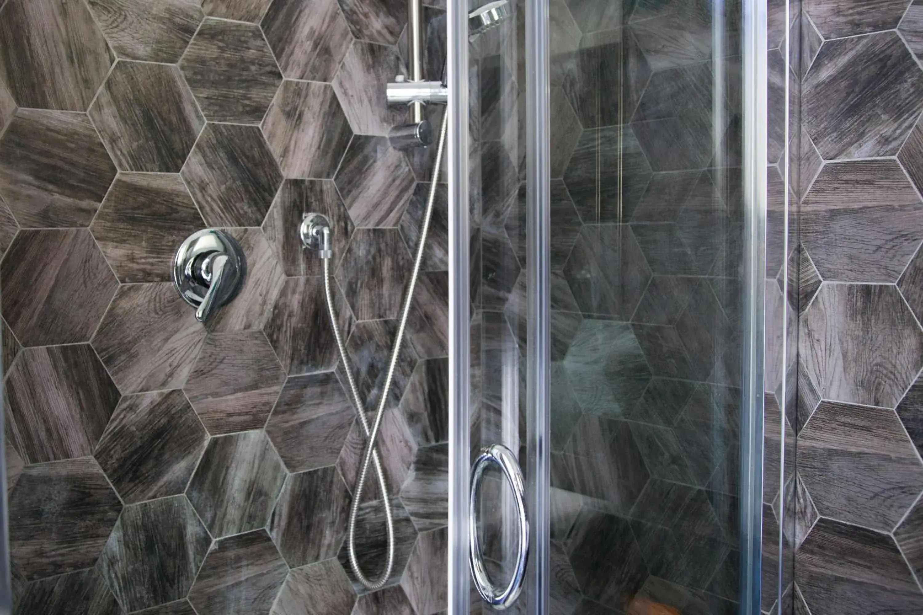 Three-Bedroom Apartment - Viale Giulio Cesare 128 in White Vatican Three-Bedroom Apartment - Viale Giulio Cesare 128 in White Vatican