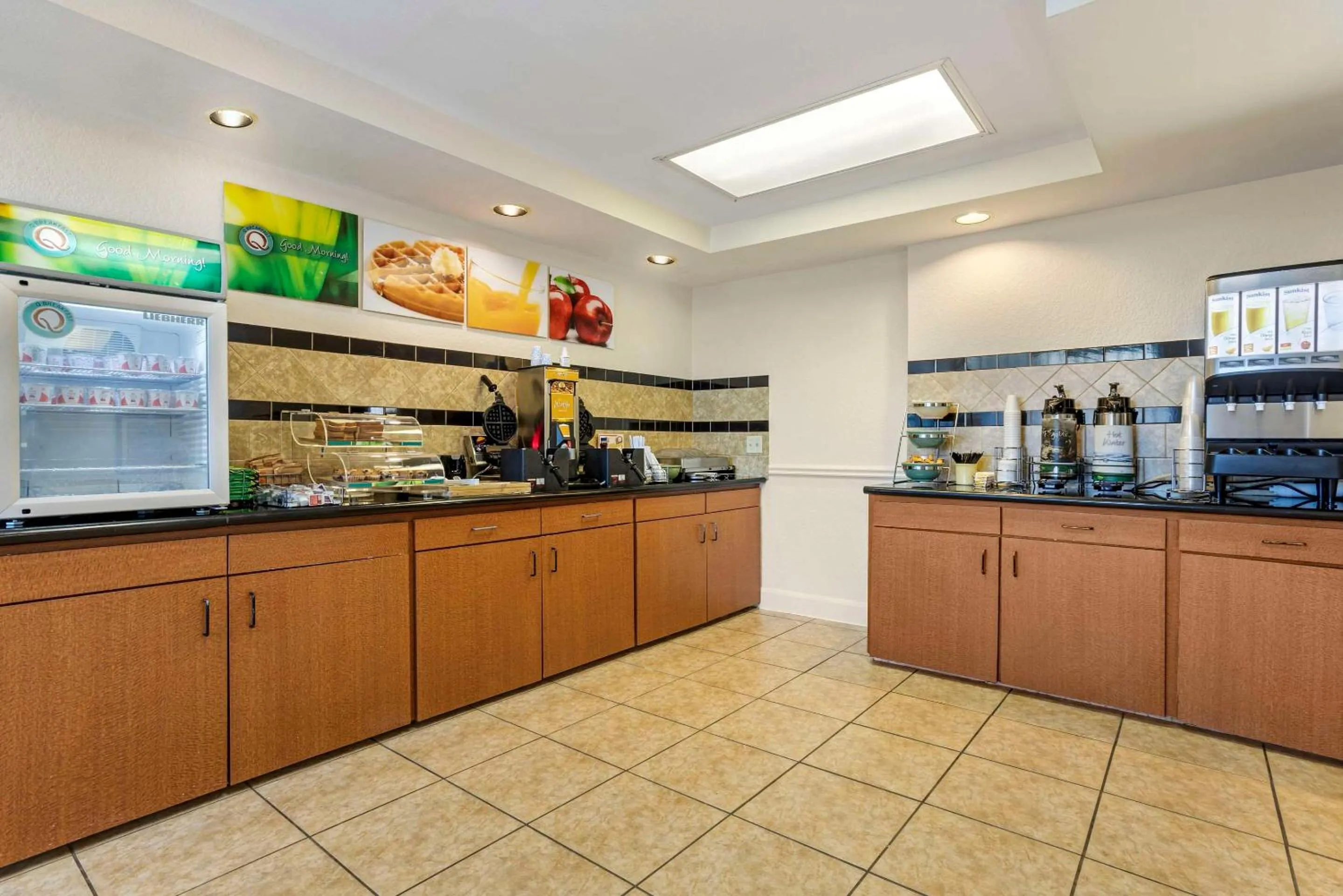 Breakfast in Quality Inn & Suites NRG Park - Medical Center