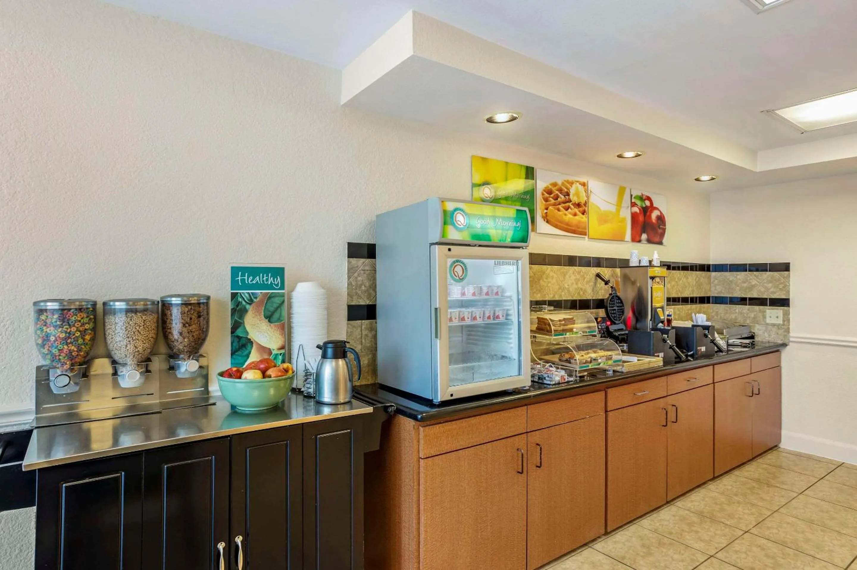 Breakfast in Quality Inn & Suites NRG Park - Medical Center