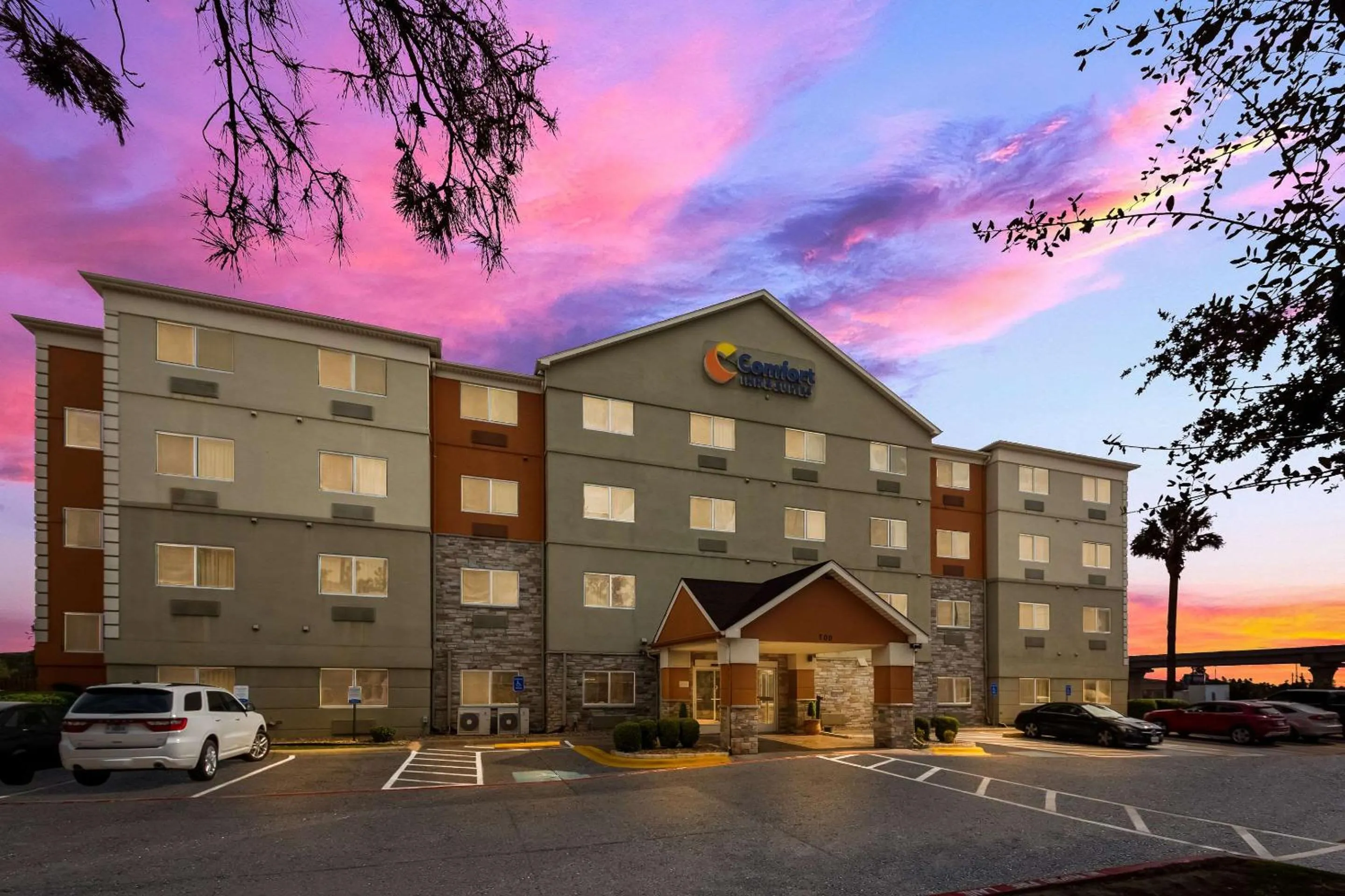 Property building in Comfort Inn & Suites Austin North Loop