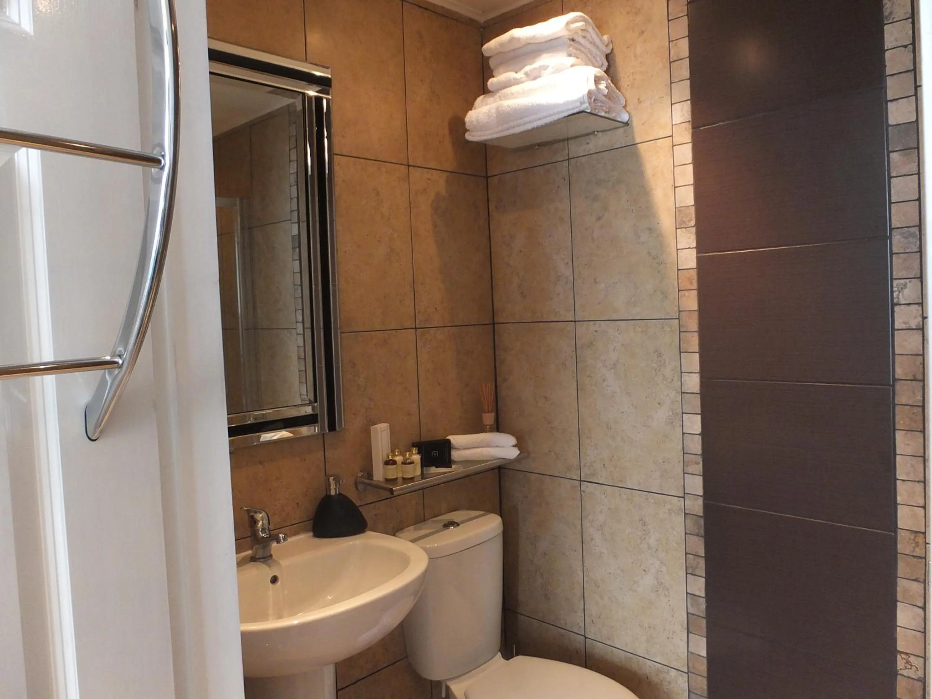 Bathroom in Jessamine House Hotel