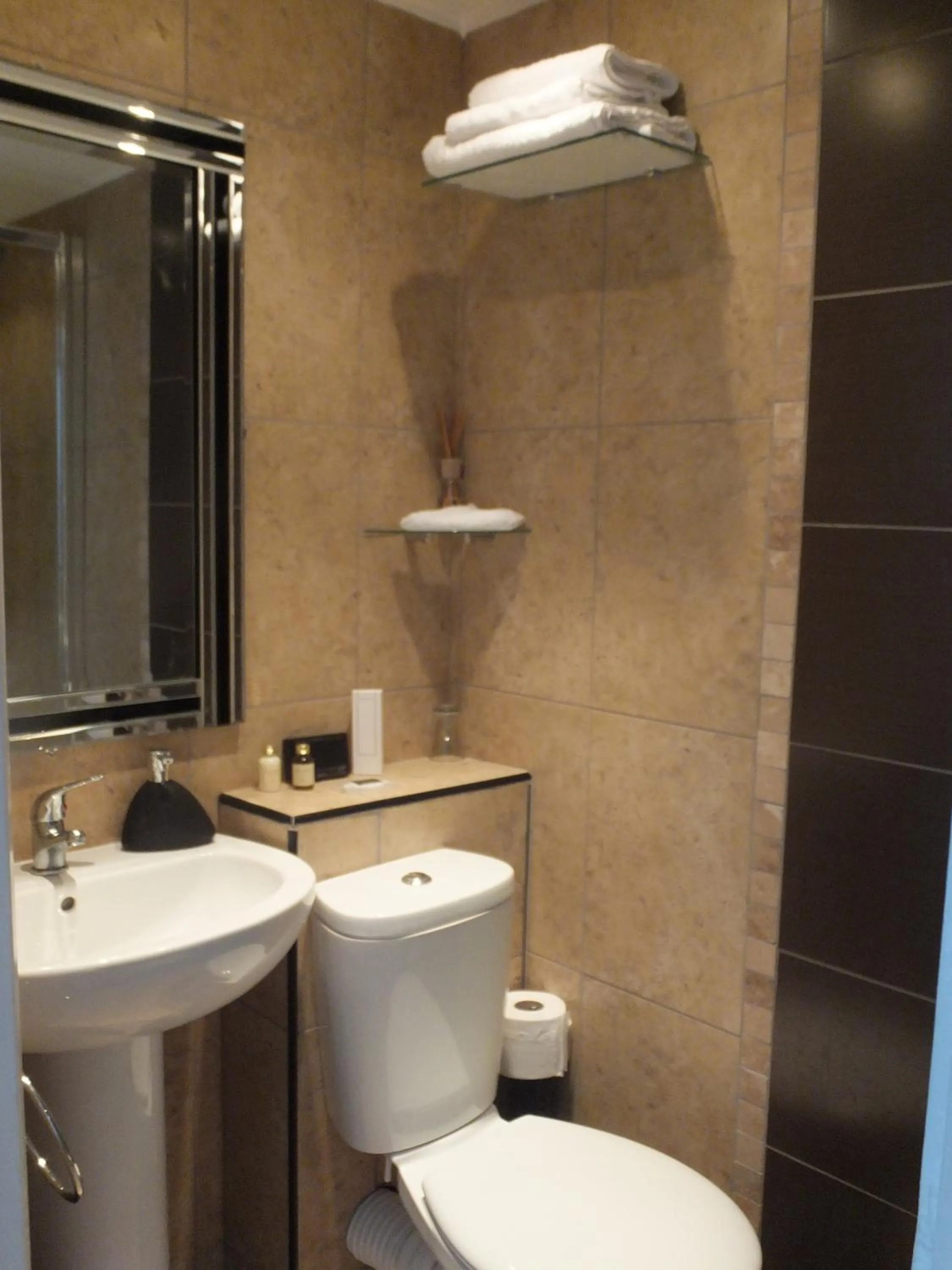 Bathroom in Jessamine House Hotel