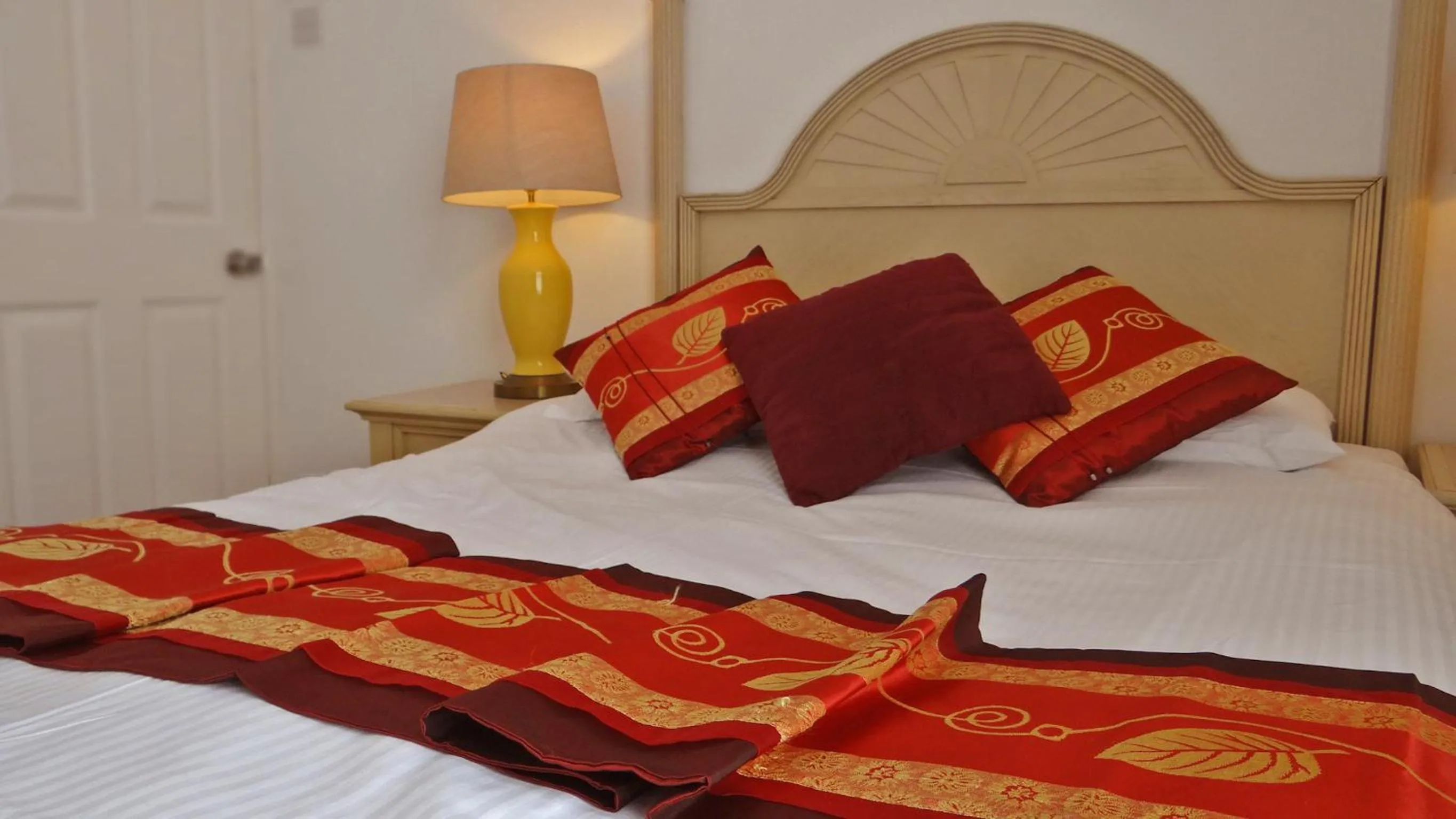 Bed in Jessamine House Hotel