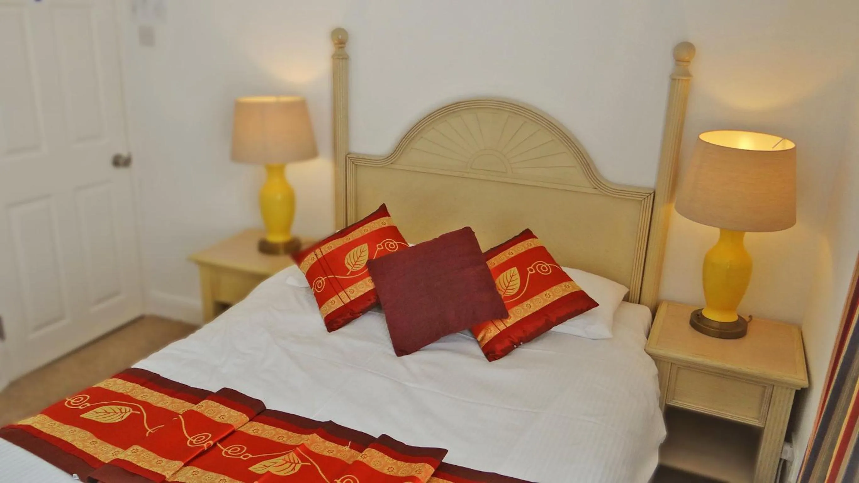 Bed in Jessamine House Hotel