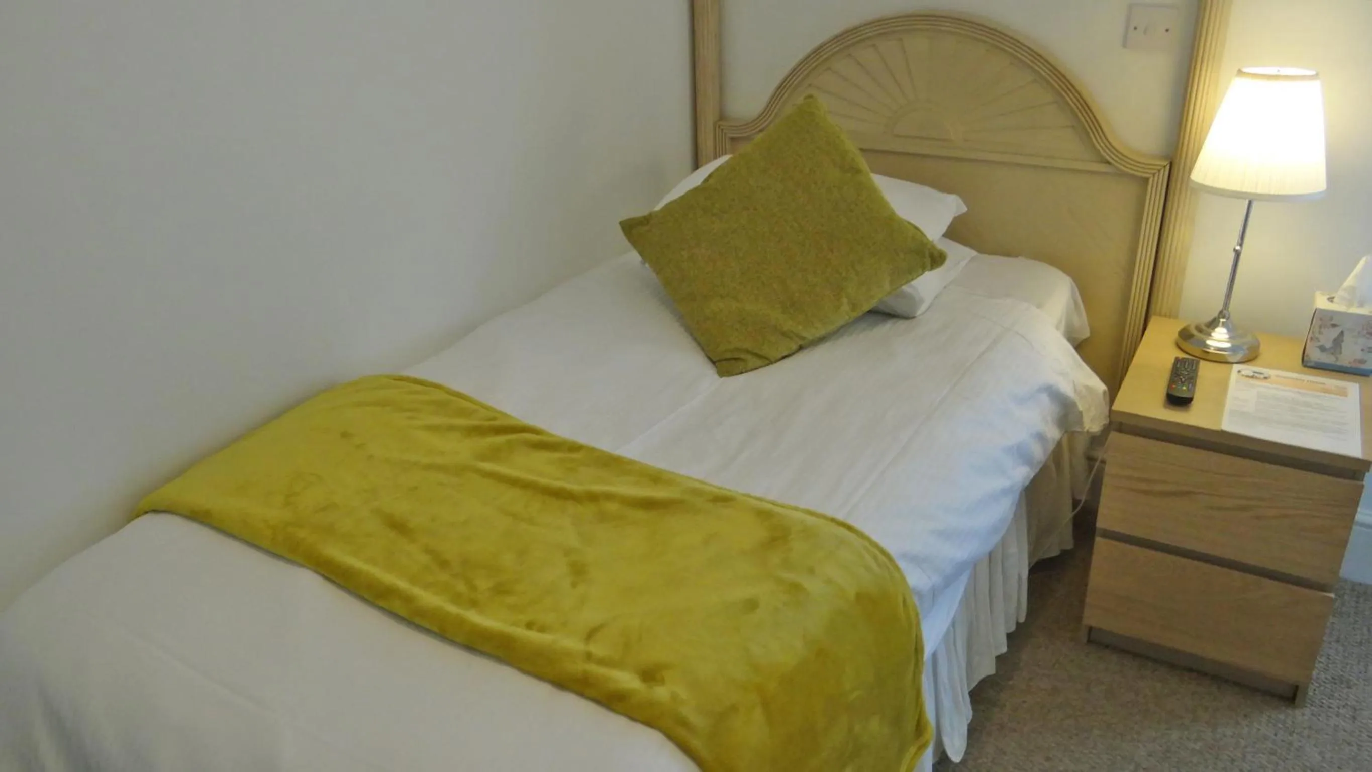 Bed in Jessamine House Hotel