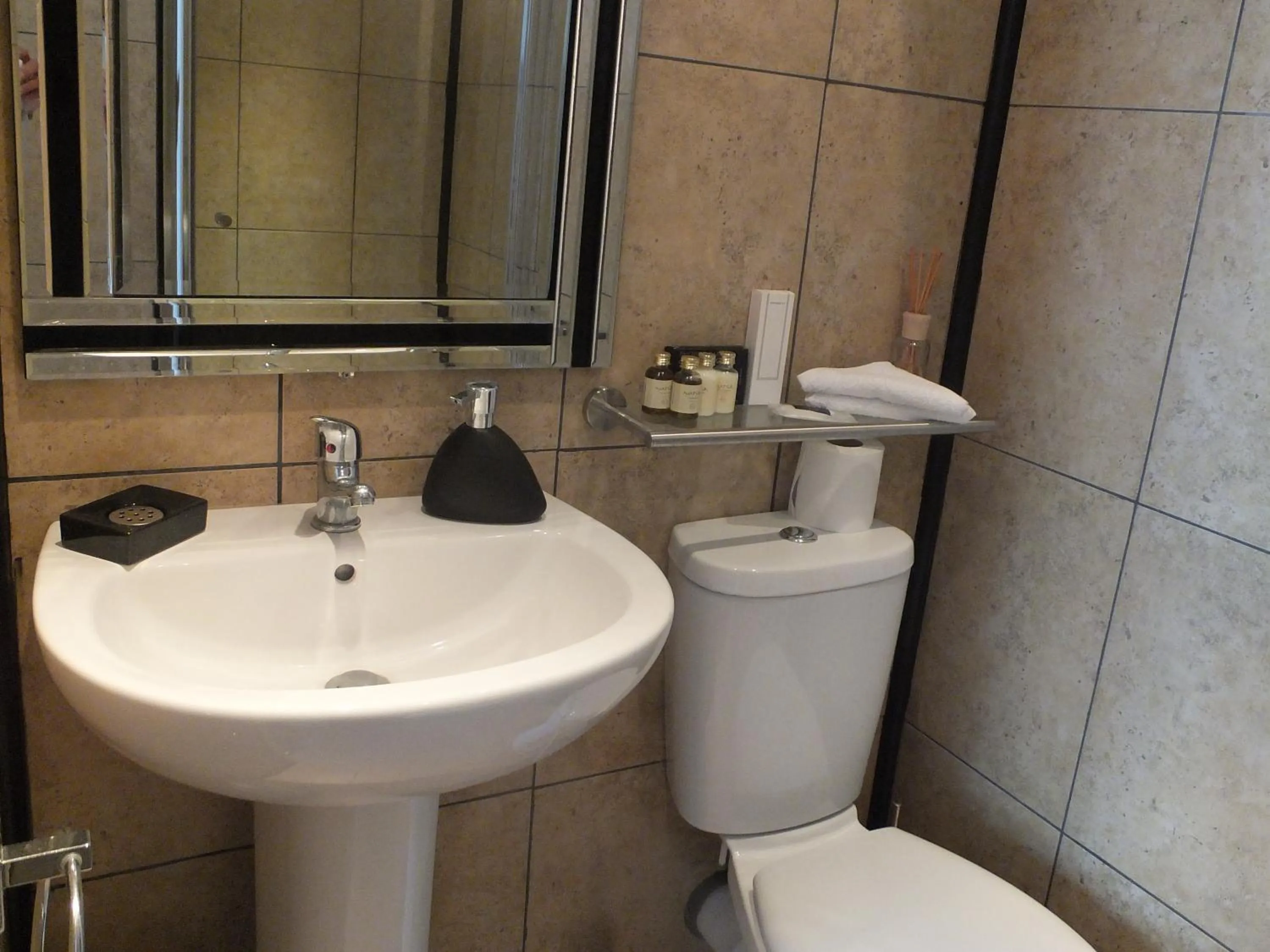 Bathroom in Jessamine House Hotel