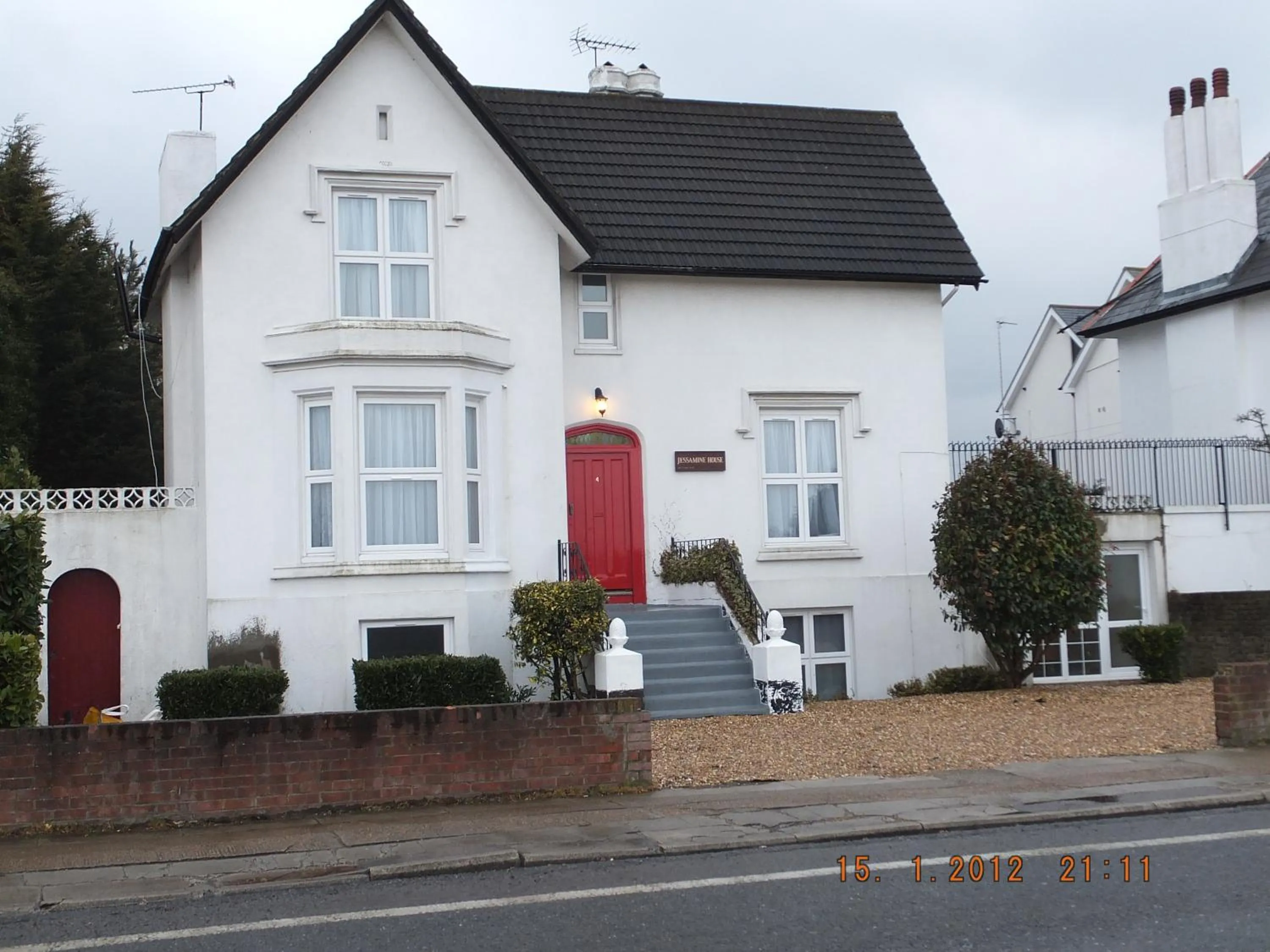 Facade/entrance in Jessamine House Hotel