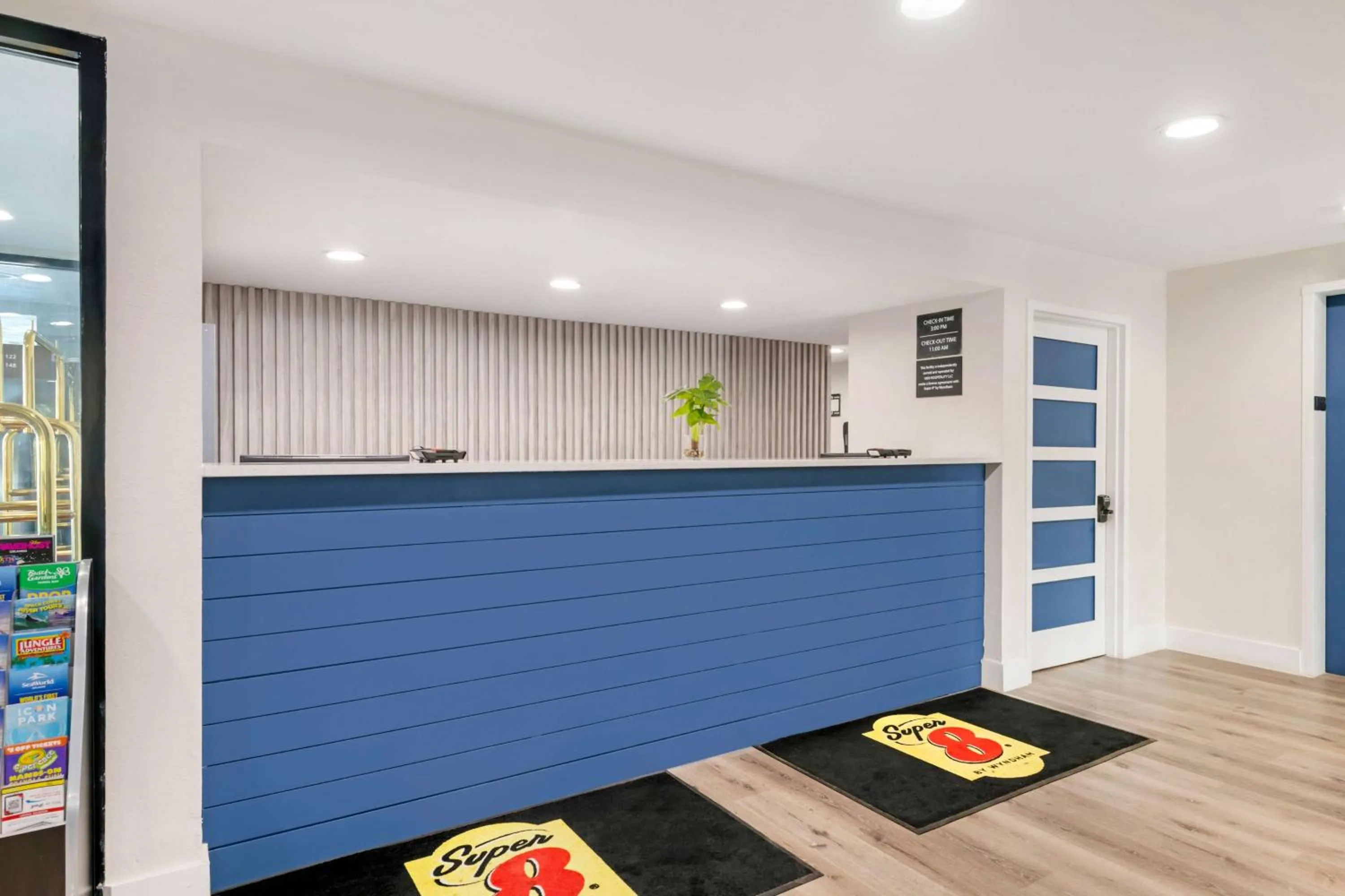 Lobby or reception in Super 8 by Wyndham Orlando Near Florida Mall