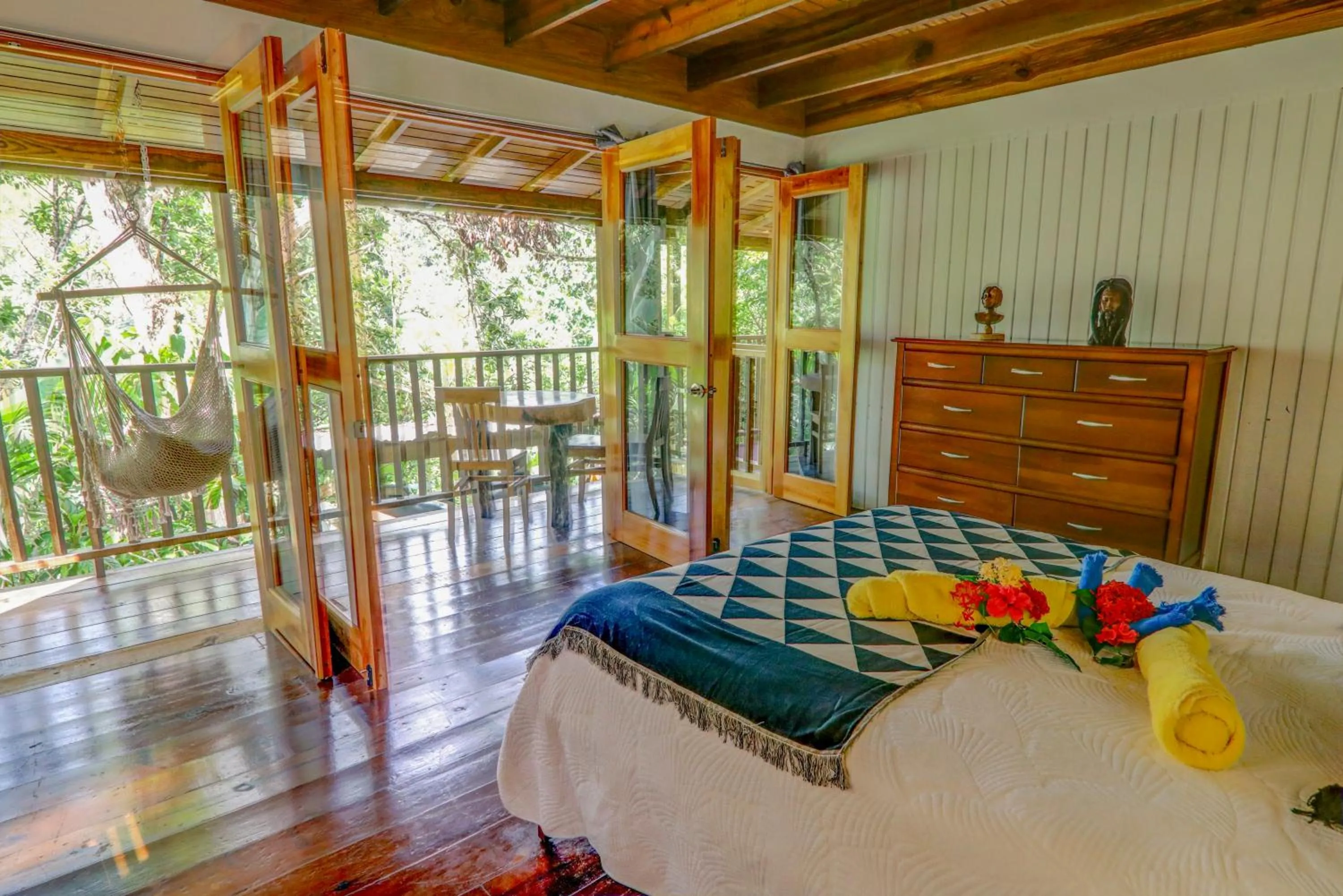 Bedroom, Bed in Zimbali Culinary Retreats