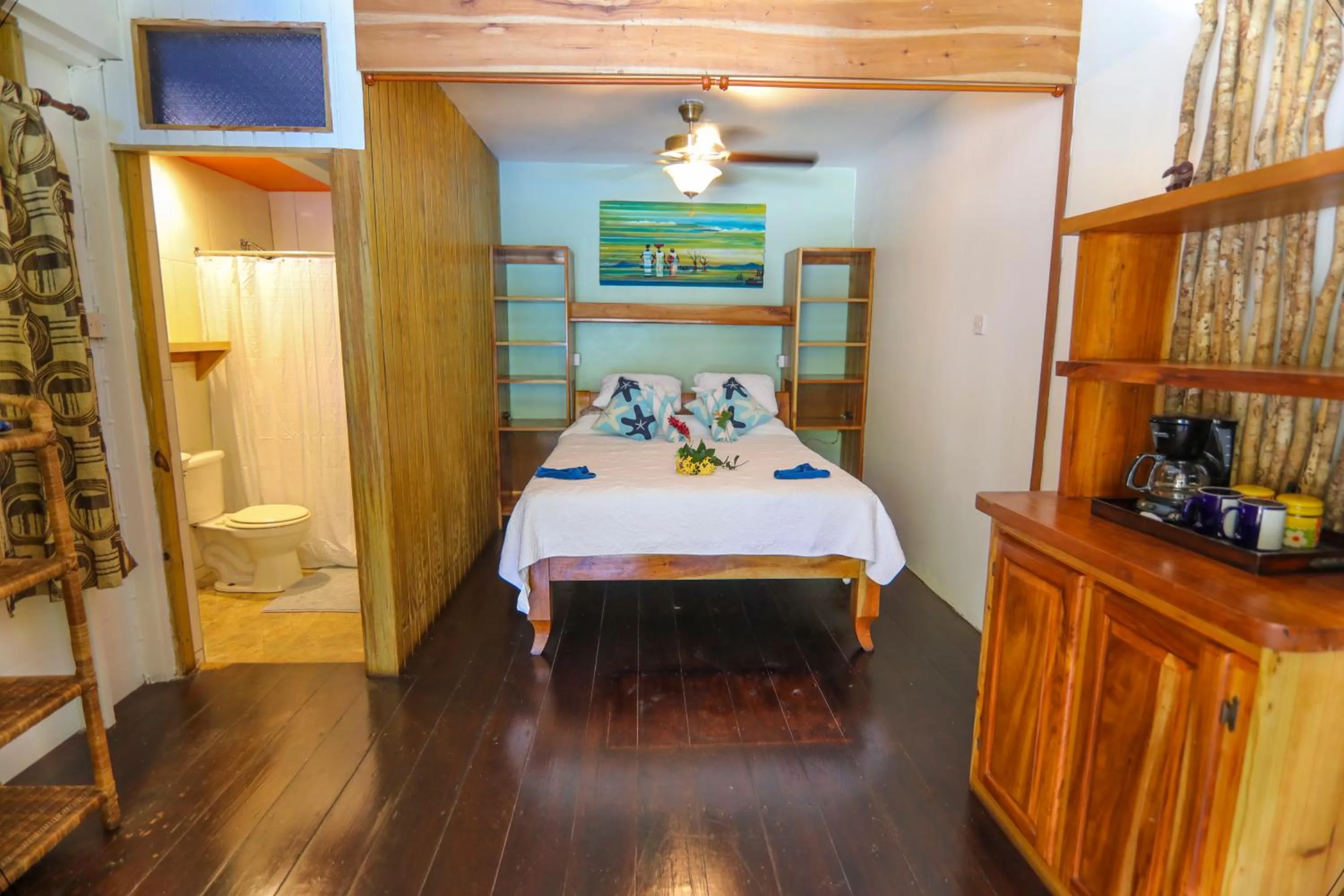 Photo of the whole room, Bed in Zimbali Culinary Retreats