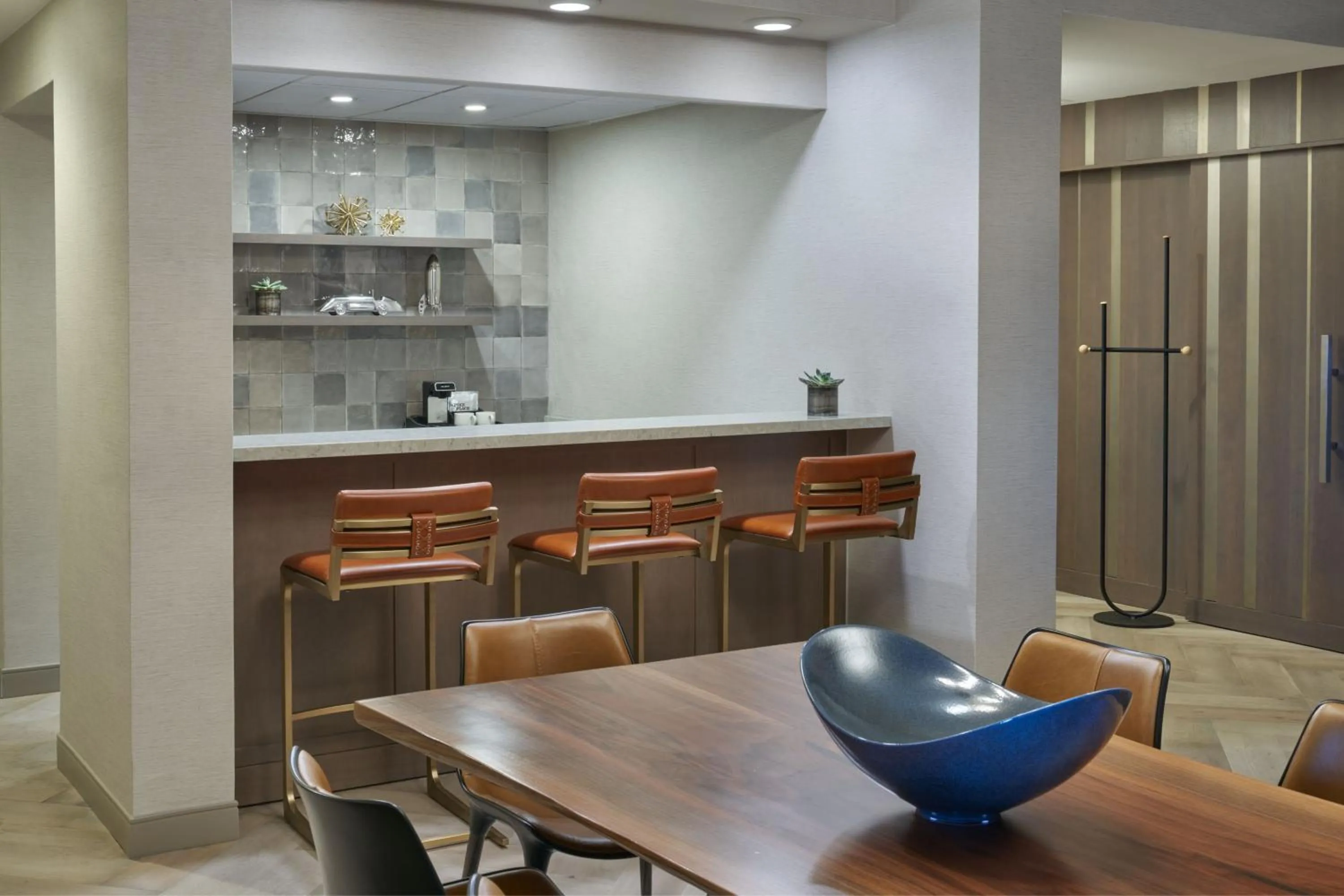 Lounge or bar in The Westin Indianapolis