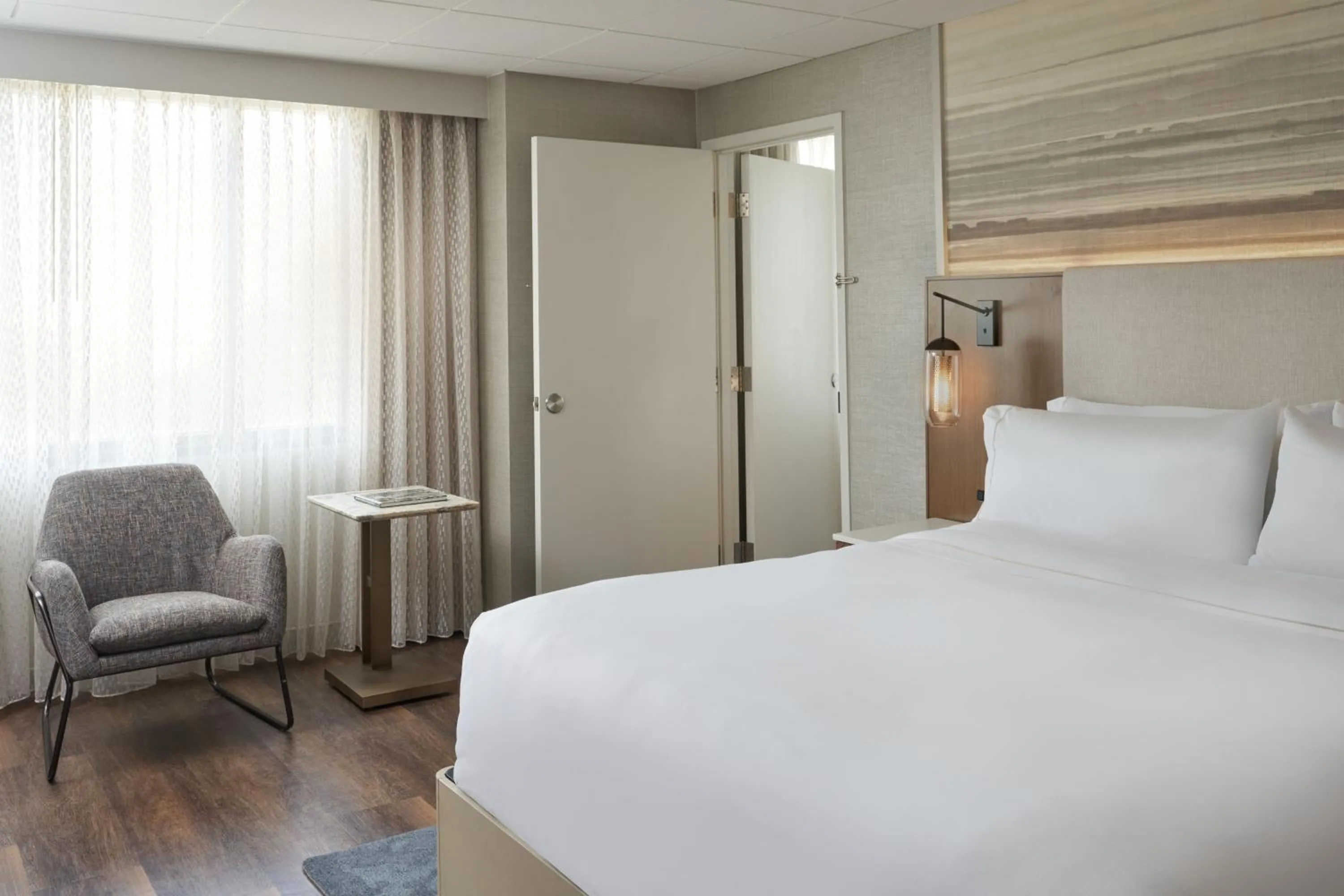 Photo of the whole room, Bed in The Westin Indianapolis