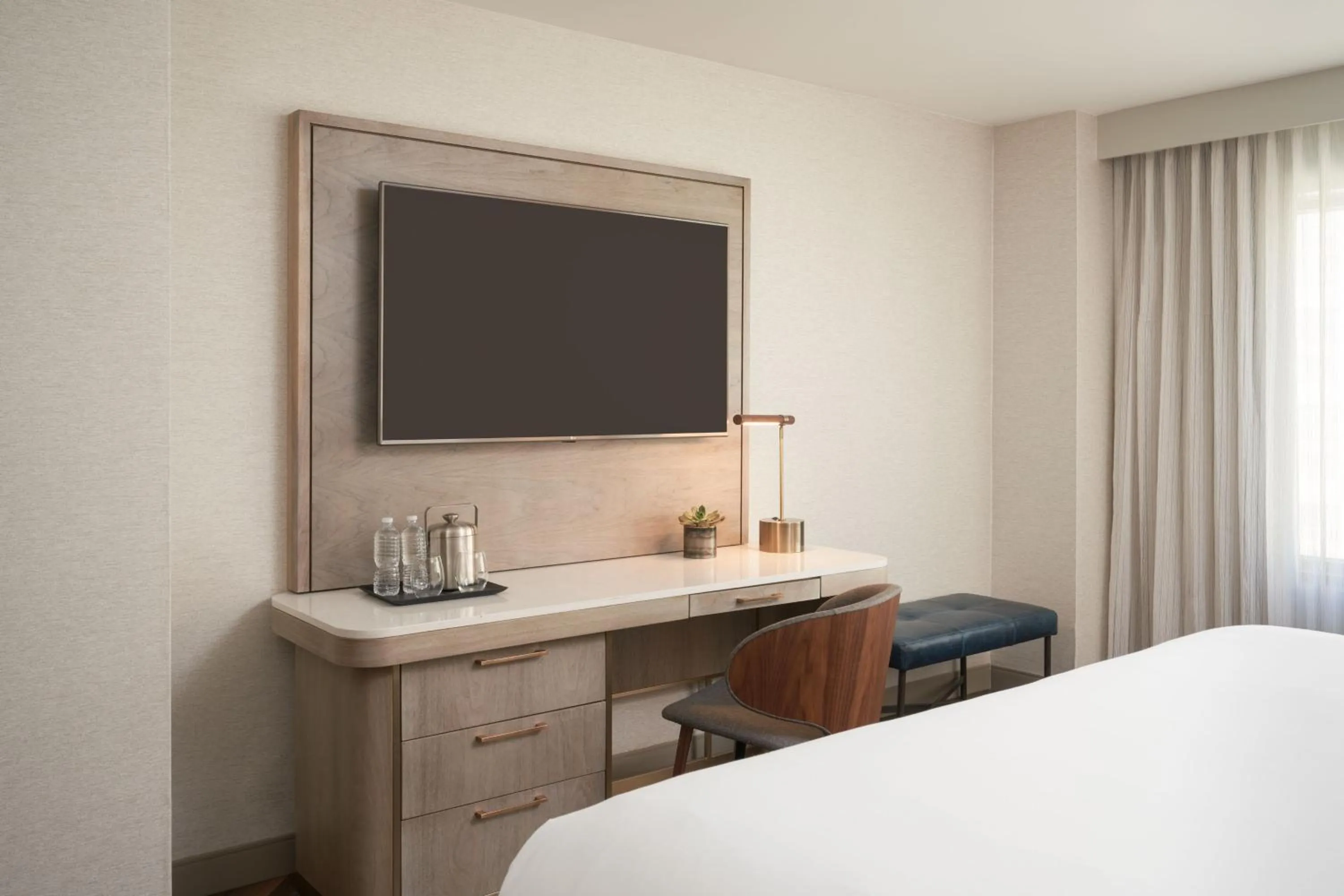 Photo of the whole room, Bed in The Westin Indianapolis