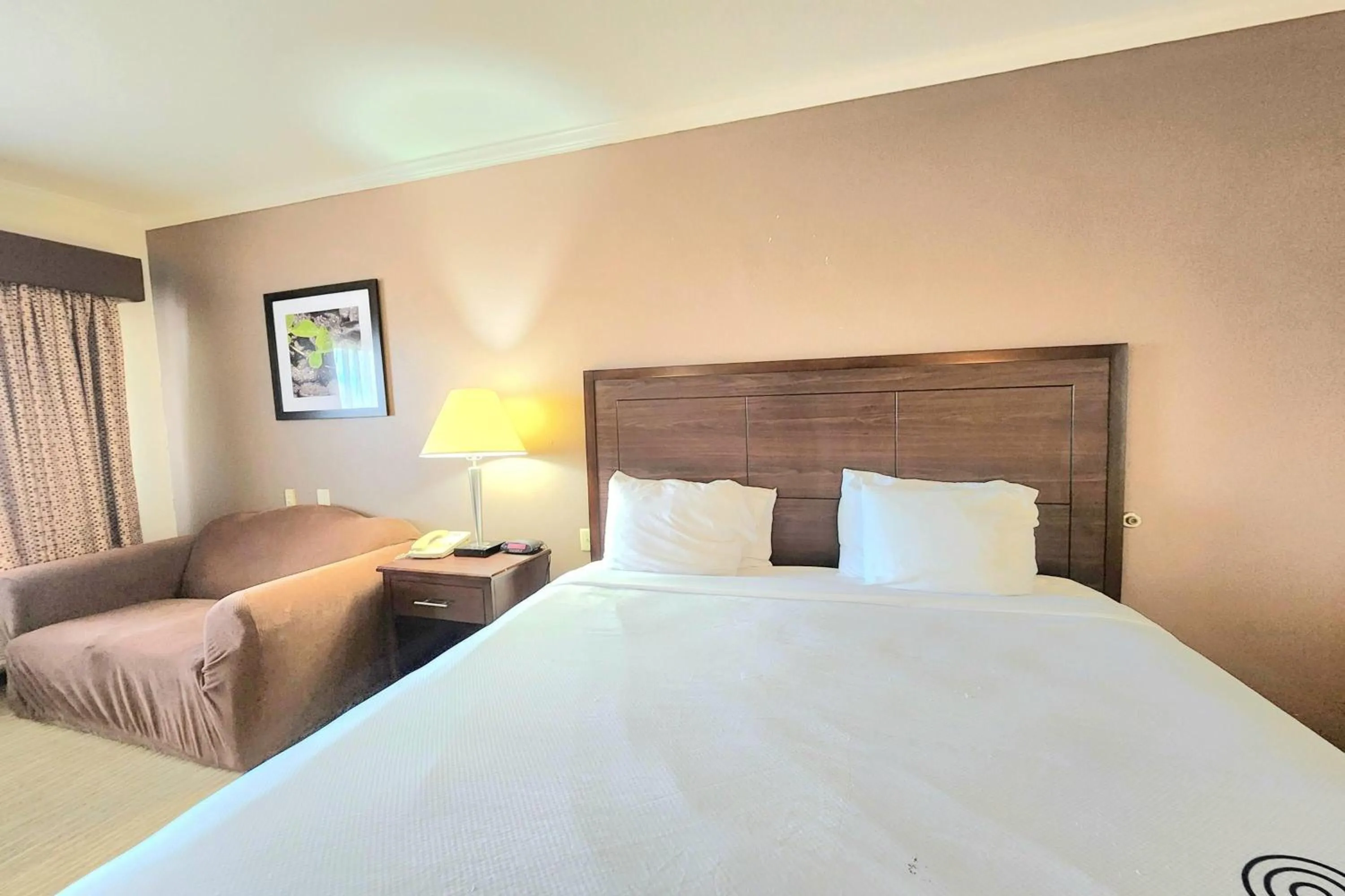 Photo of the whole room, Bed in Days Inn by Wyndham Navasota