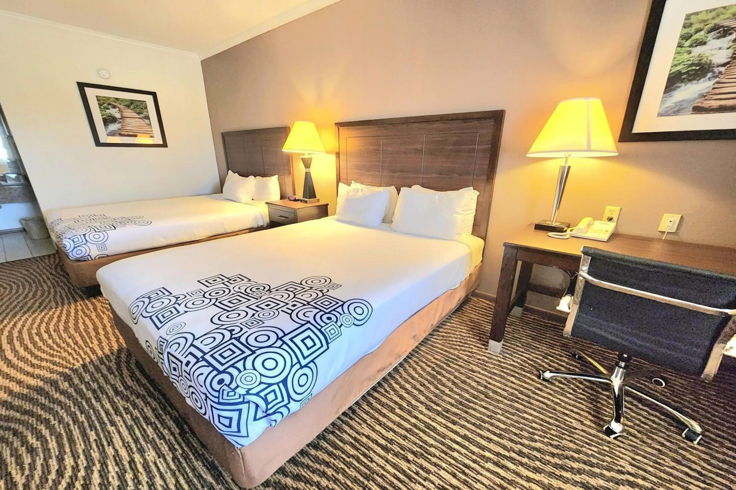 Photo of the whole room, Bed in Days Inn by Wyndham Navasota