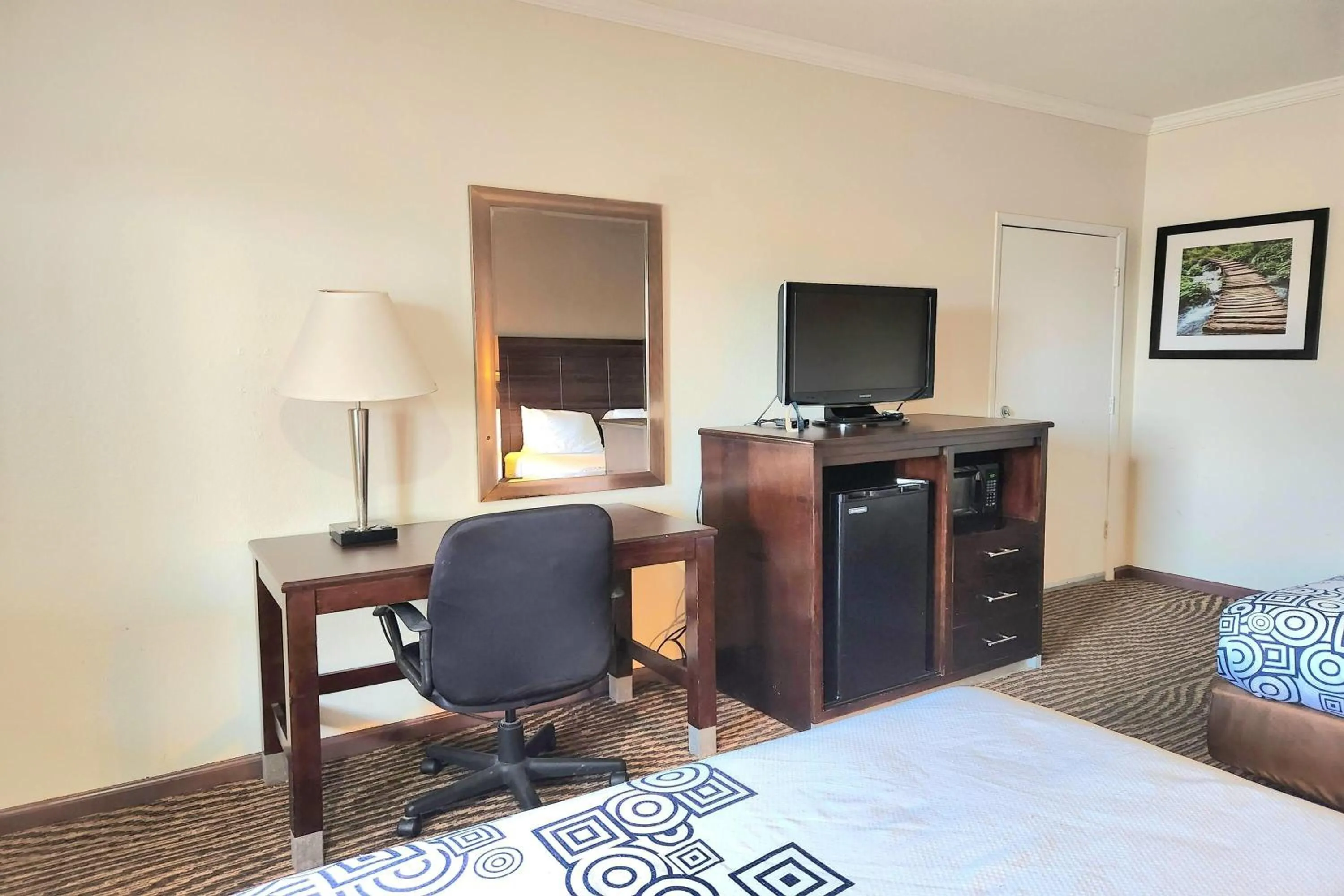 Photo of the whole room, Bed in Days Inn by Wyndham Navasota