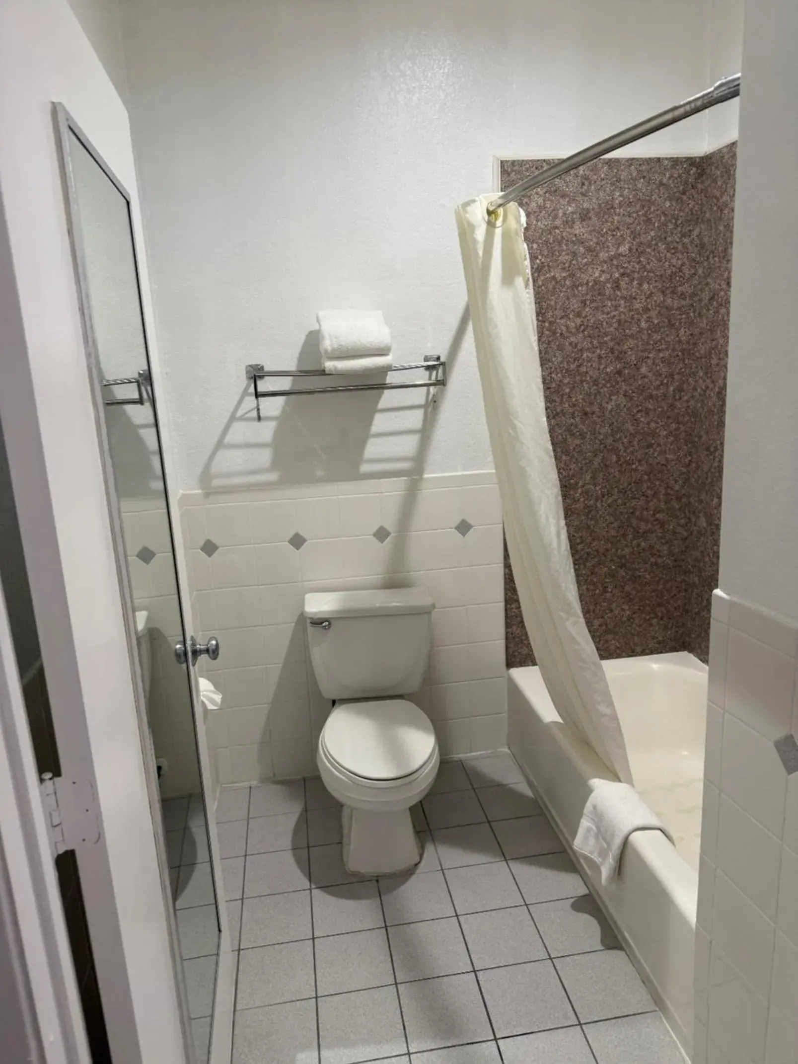 Queen Room with Two Queen Beds - Non-Smoking in Days Inn by Wyndham Navasota Queen Room with Two Queen Beds - Non-Smoking in Days Inn by Wyndham Navasota