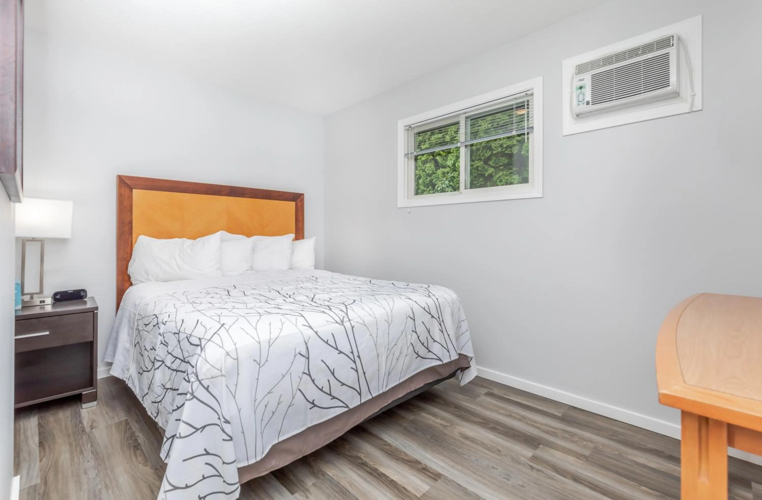 Bedroom, Bed in Westridge Motor Inn