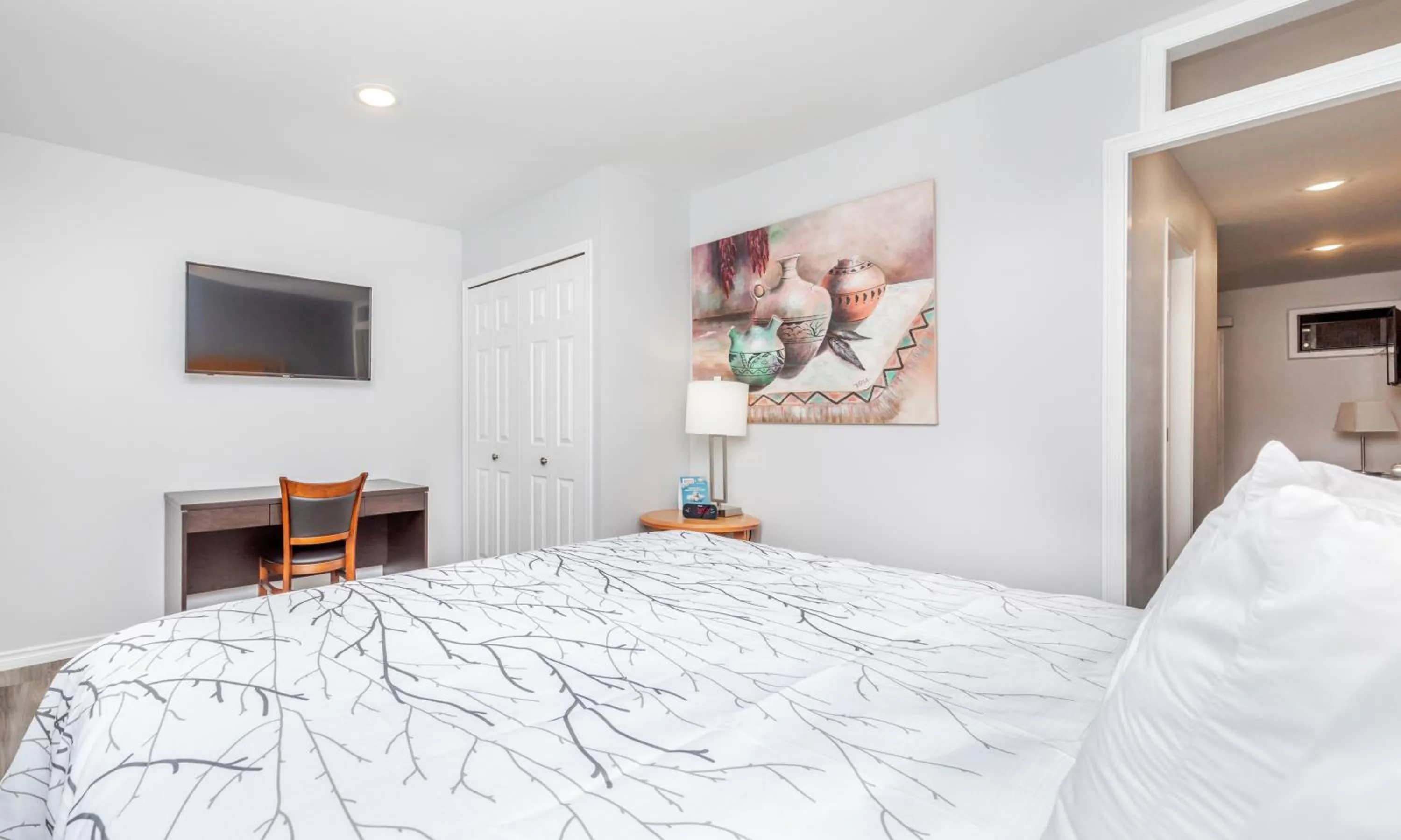 TV and multimedia, Bed in Westridge Motor Inn