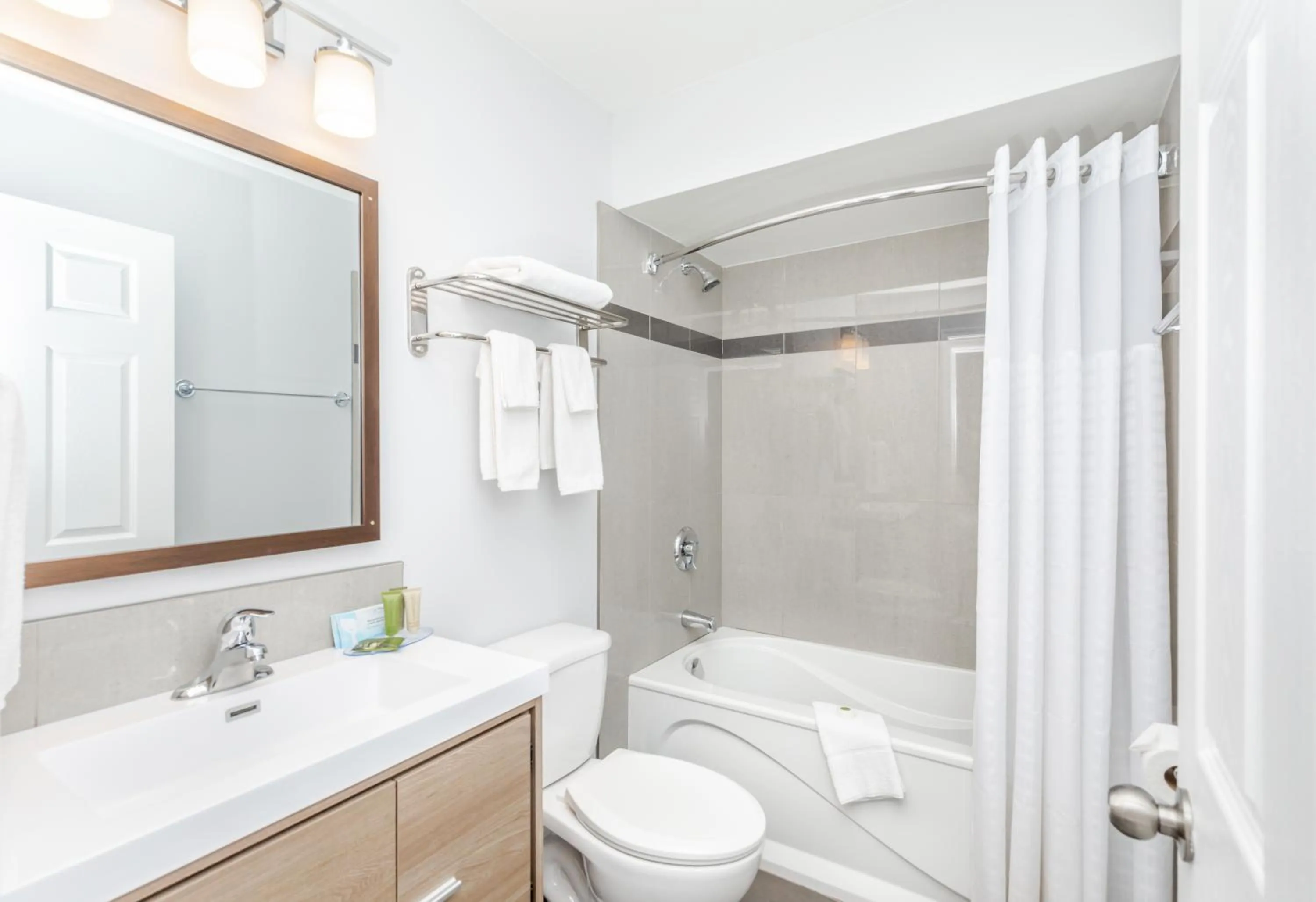 Bathroom in Westridge Motor Inn