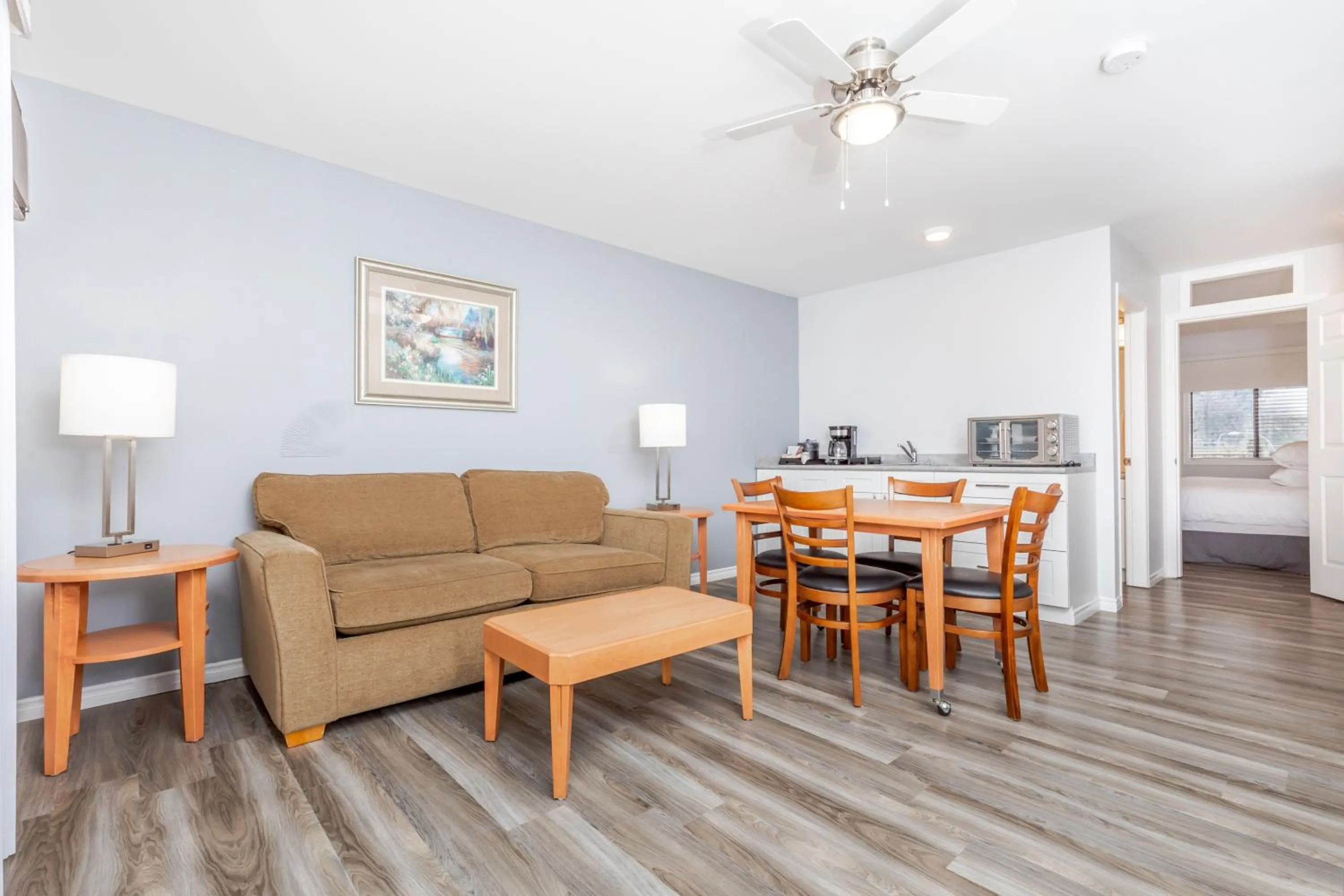 Kitchen or kitchenette in Westridge Motor Inn