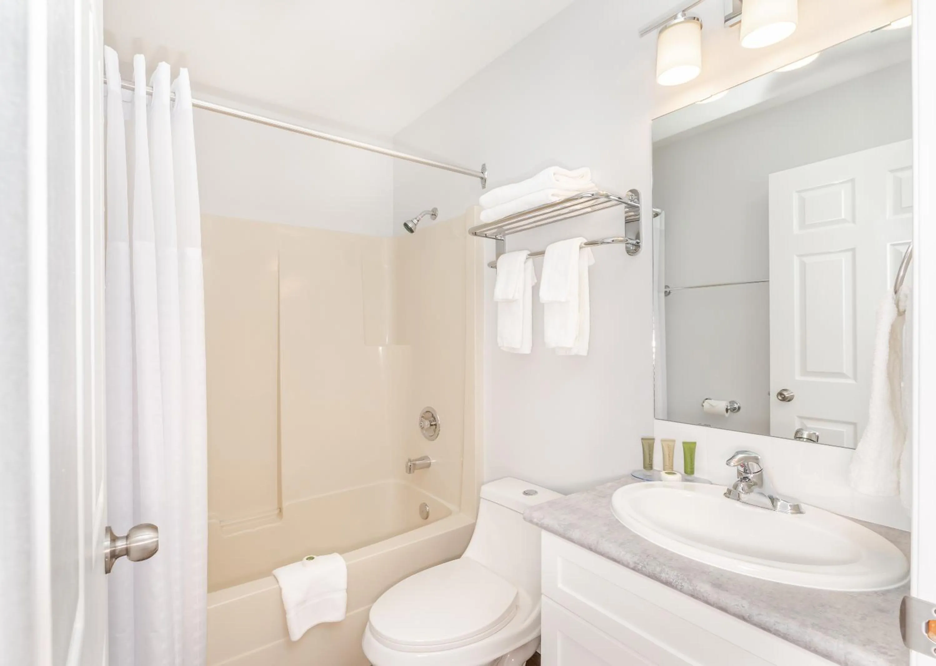 Bathroom in Westridge Motor Inn