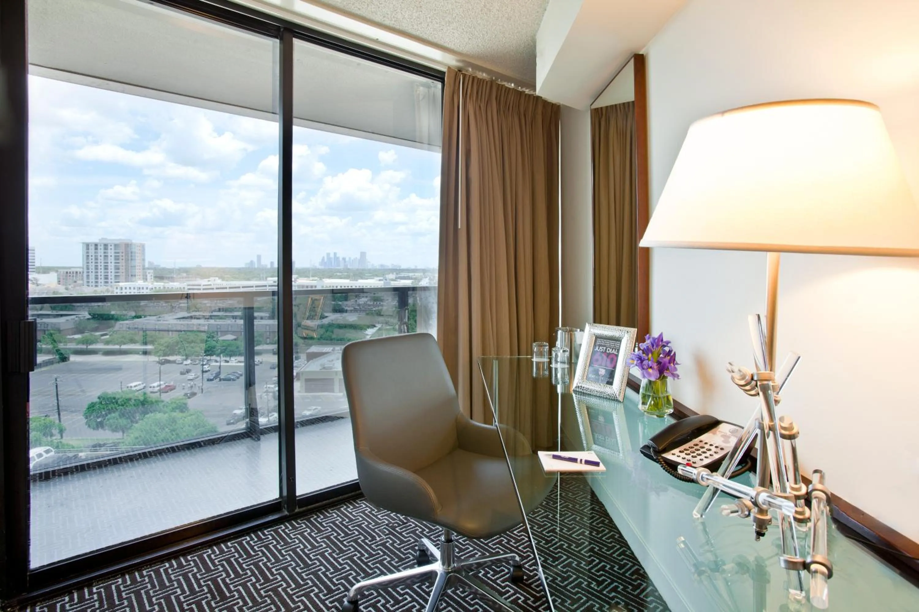 Seating area in Hotel Derek Houston Galleria