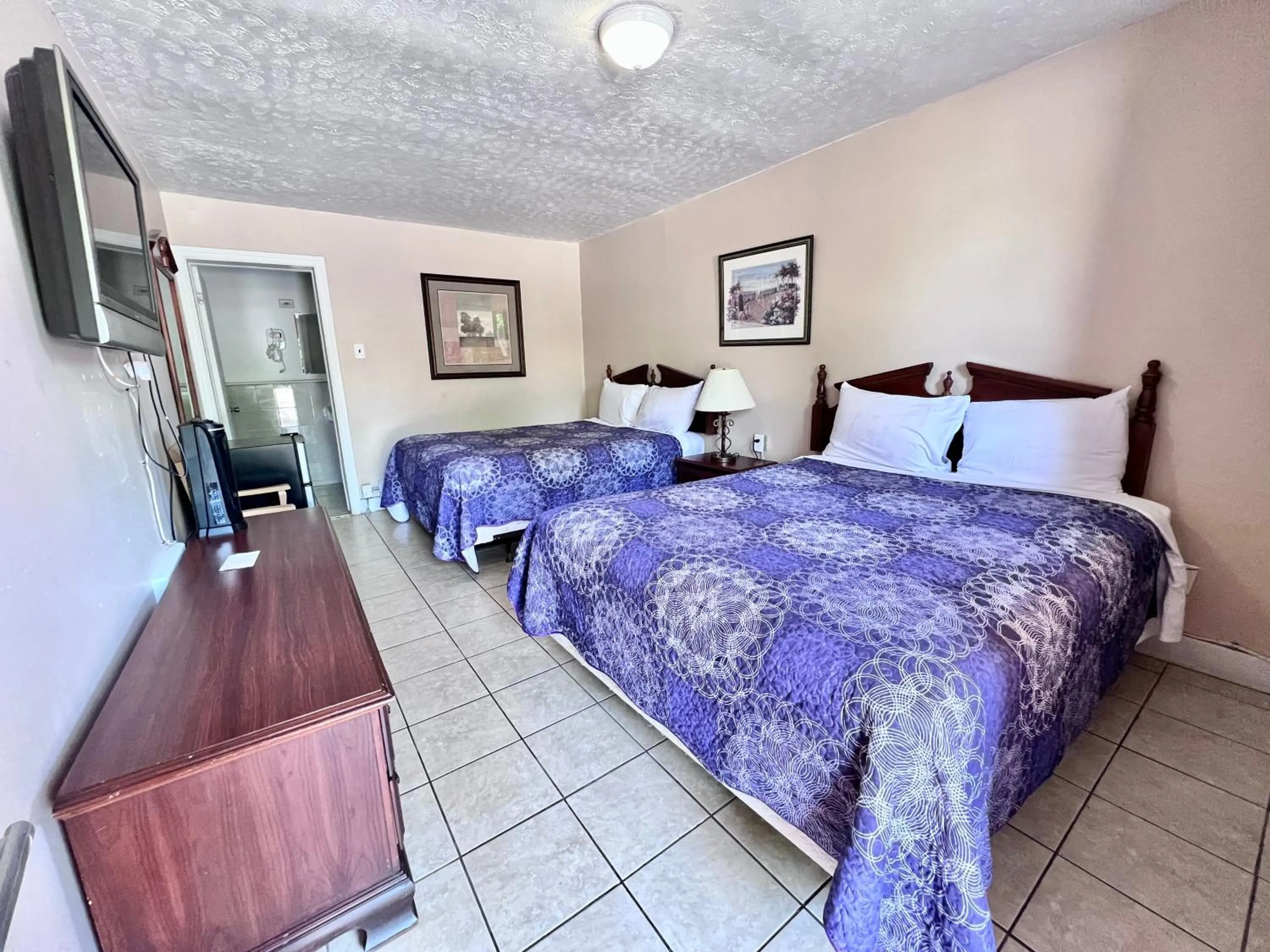 Bed in 6267 Persepolis Inn