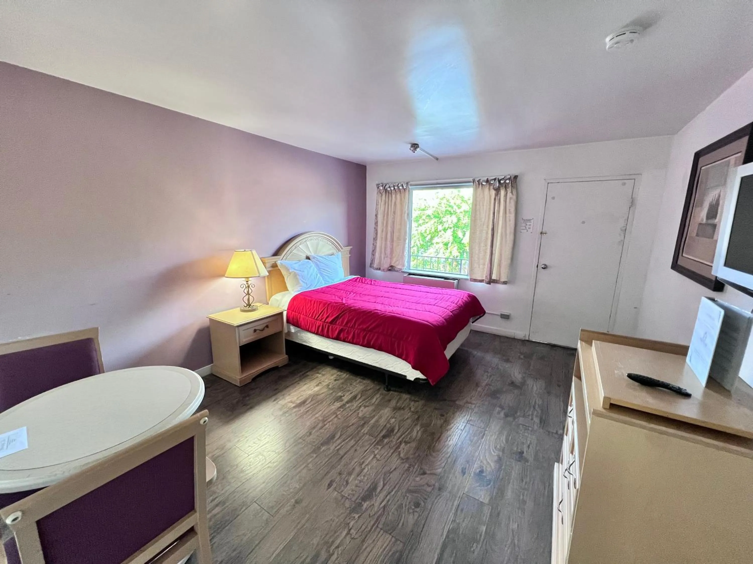 Bed in 6267 Persepolis Inn