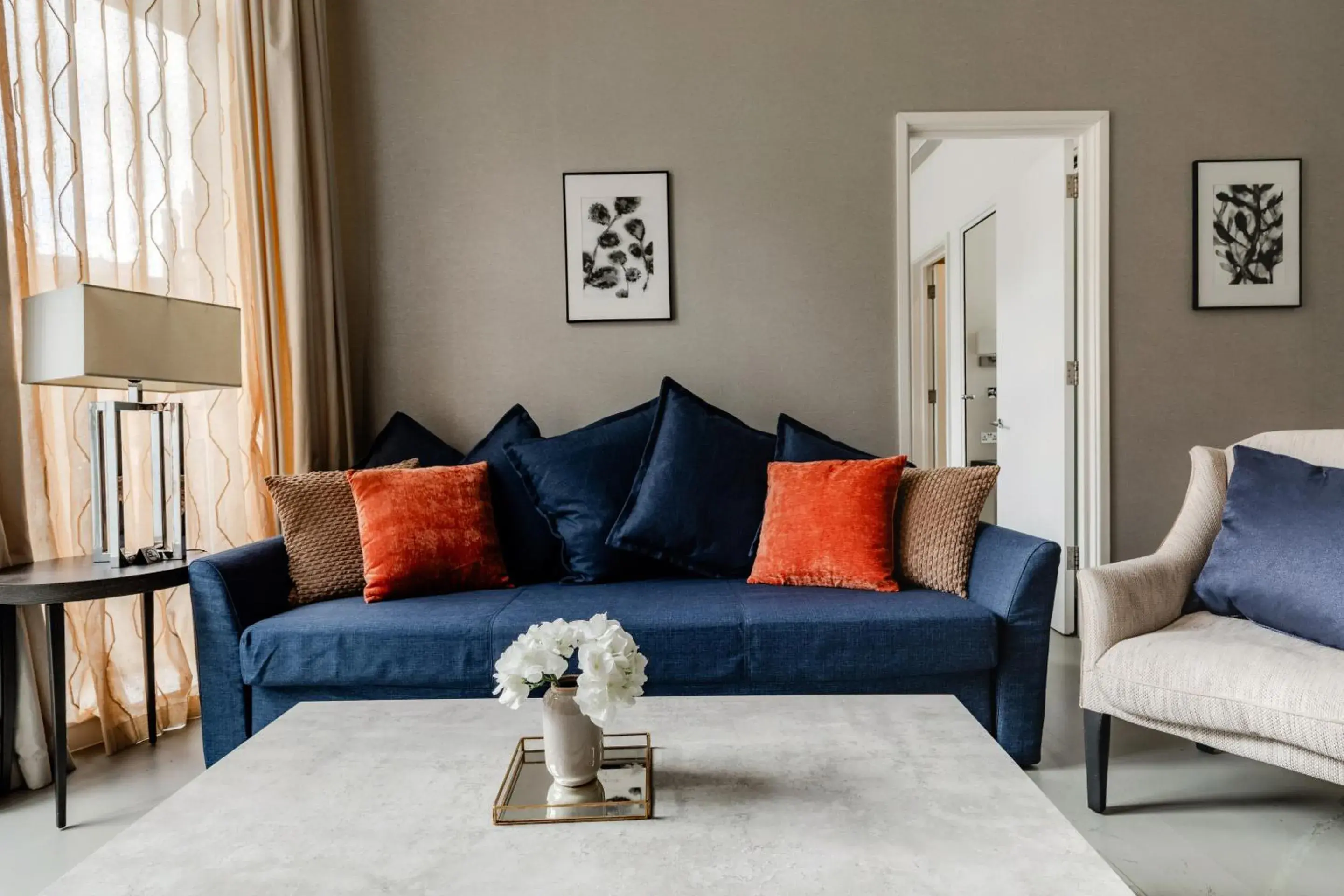 Two-Bedroom Apartment in High Street Kensington Apartments Two-Bedroom Apartment in High Street Kensington Apartments