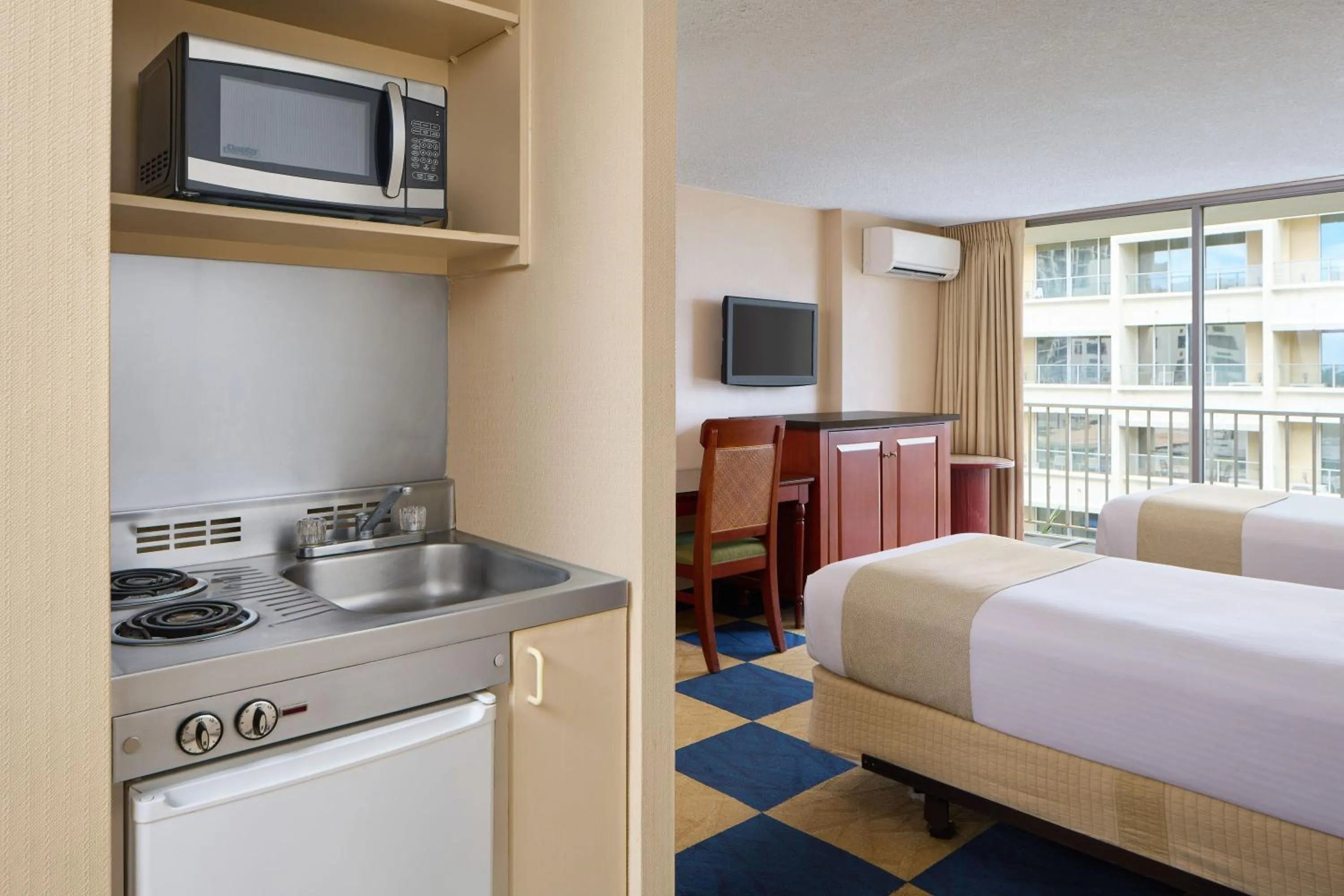 Bed in Ewa Hotel Waikiki