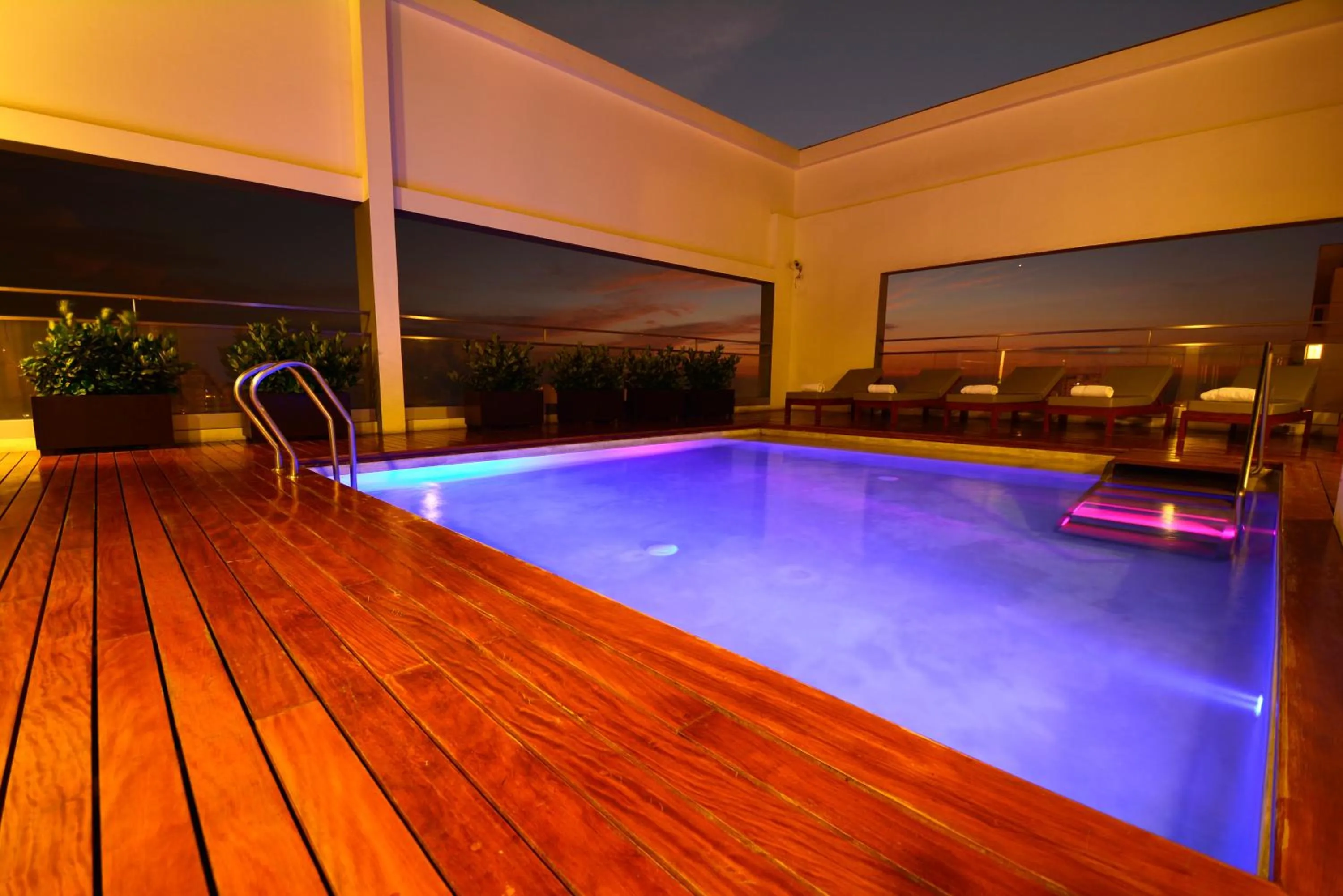 Swimming pool in Dazzler by Wyndham Lima Miraflores