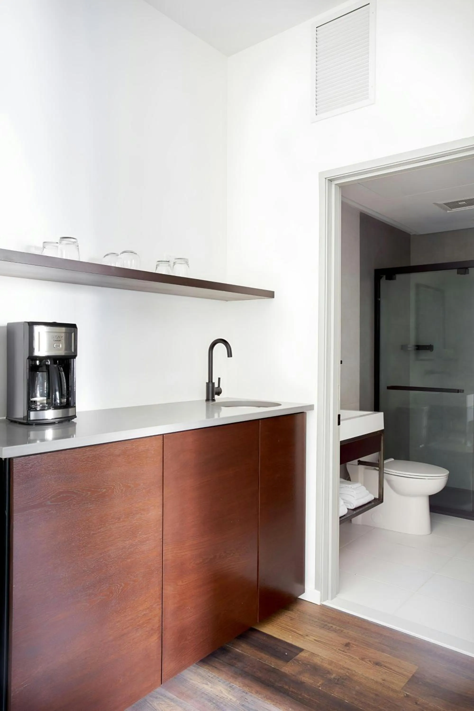 Bathroom in The Queen Hotel Queen Village, Sonder by Marriott Bonvoy