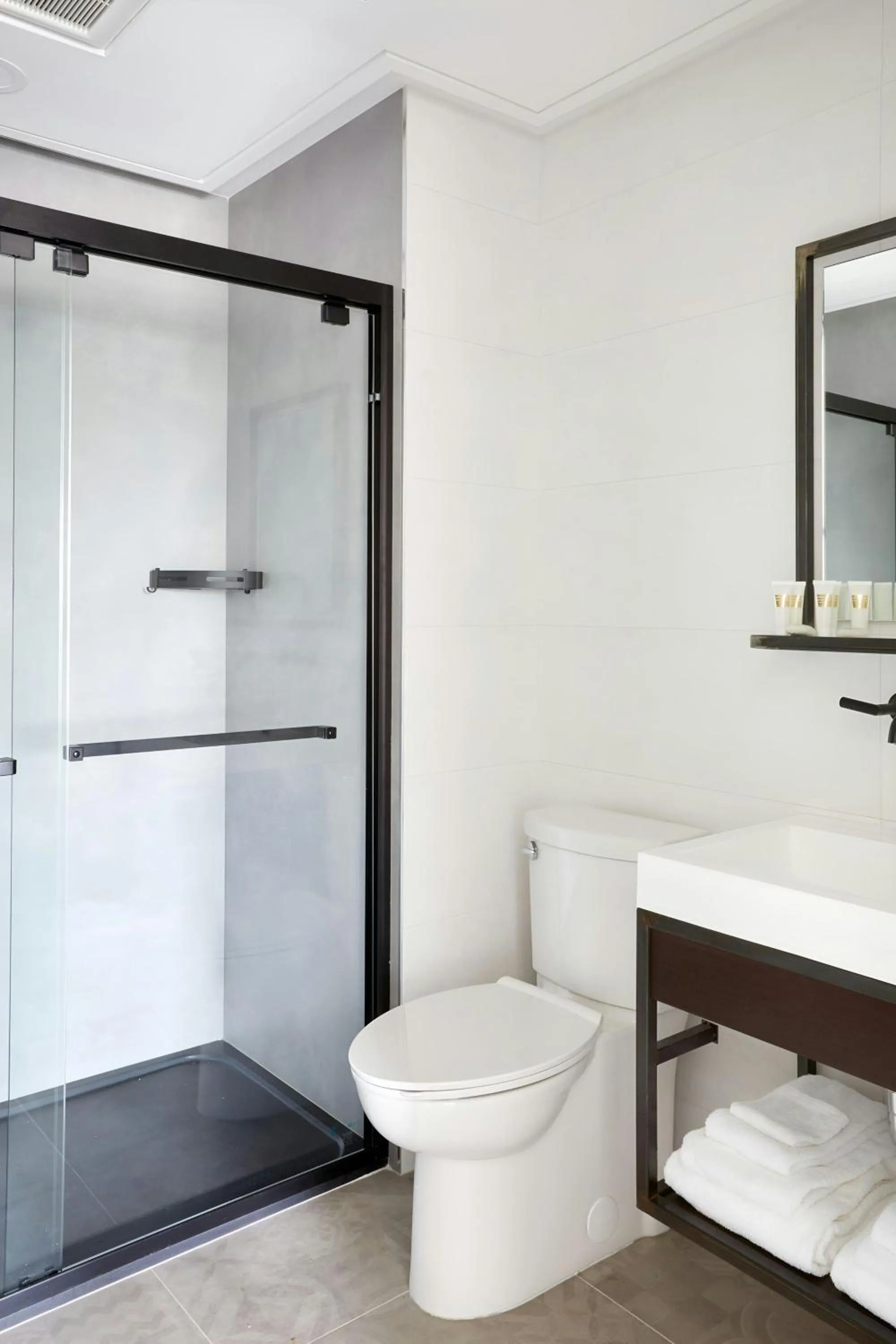 Bathroom in The Queen Hotel Queen Village, Sonder by Marriott Bonvoy