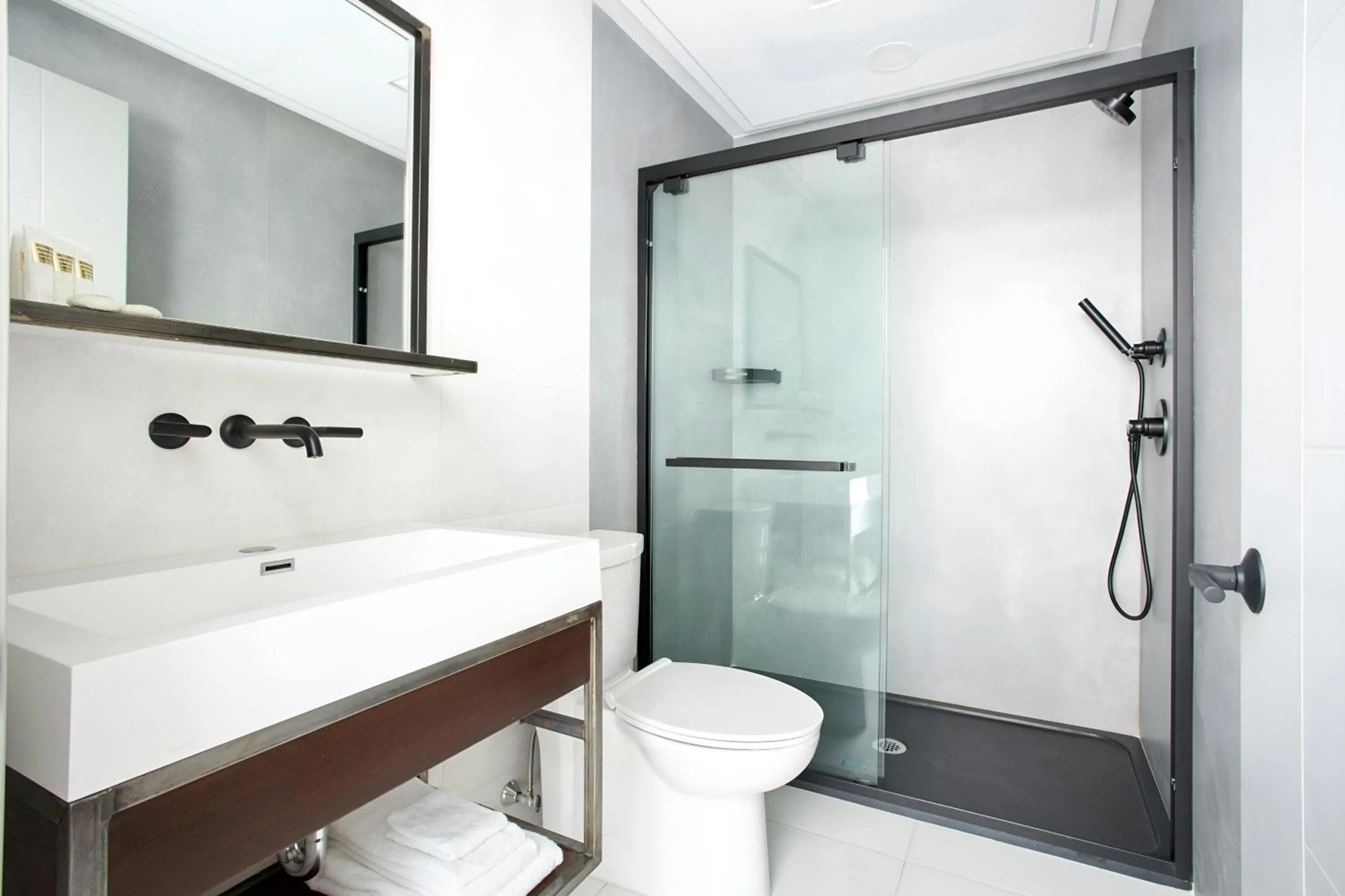 Bathroom in The Queen Hotel Queen Village, Sonder by Marriott Bonvoy