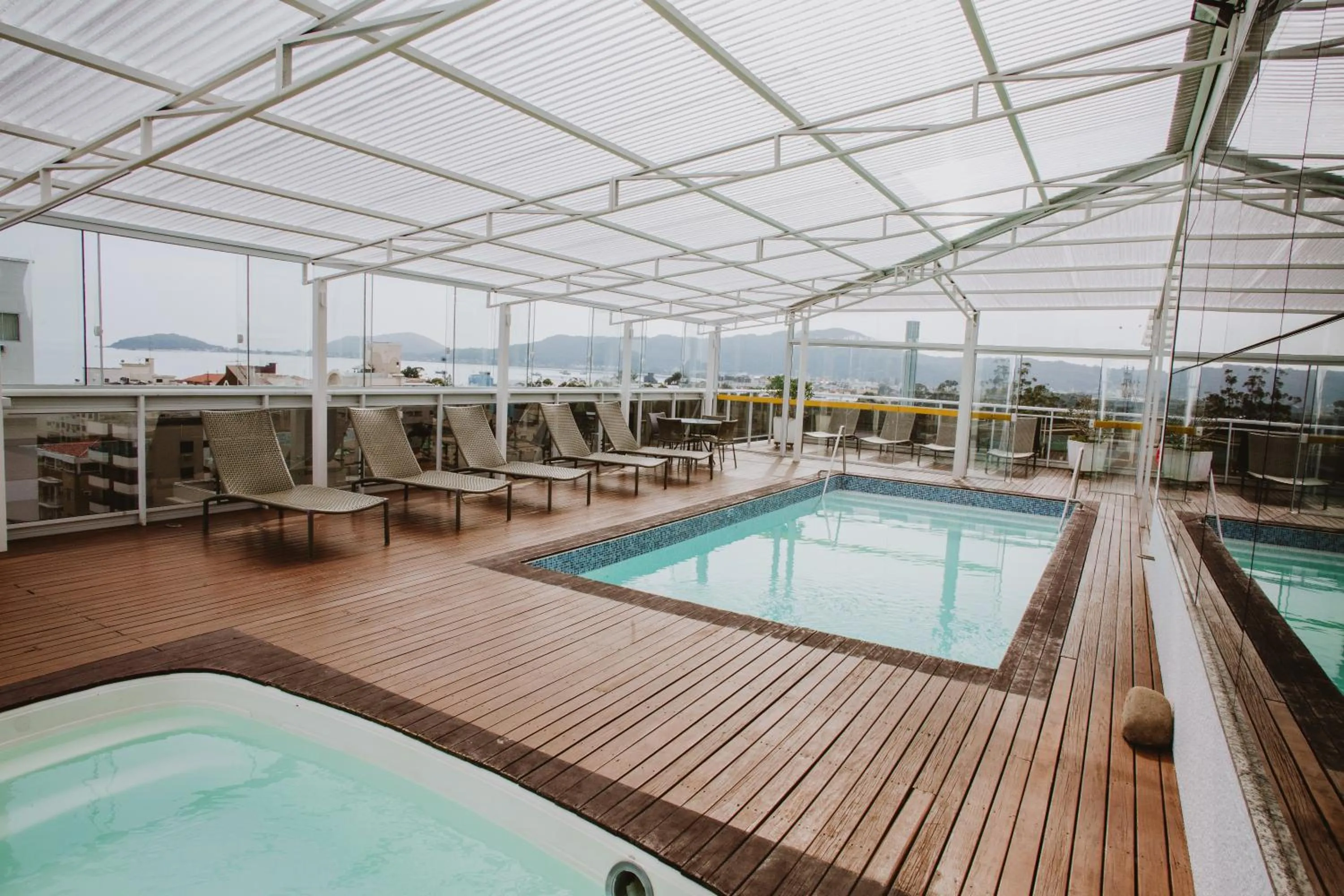 Property building in Canasvieiras IN - HCI