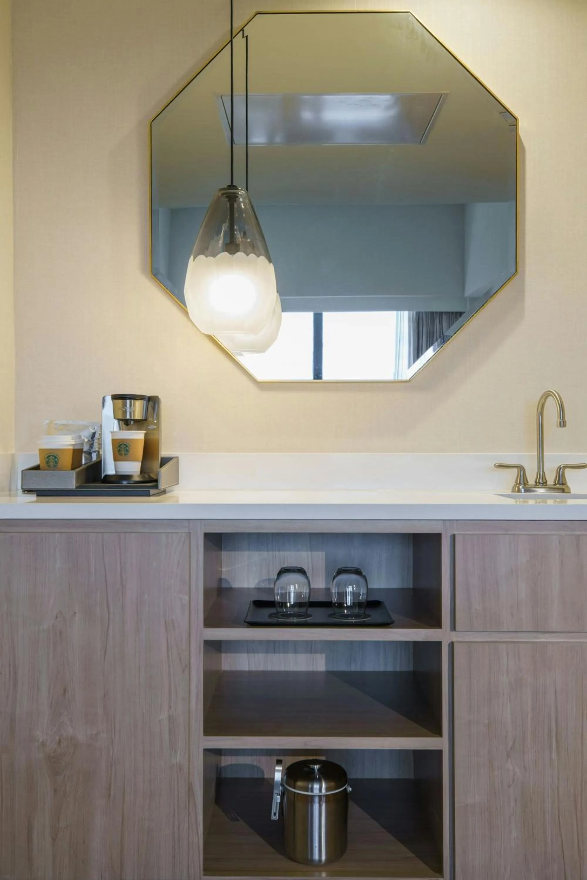 Lounge or bar in The Westin O'Hare