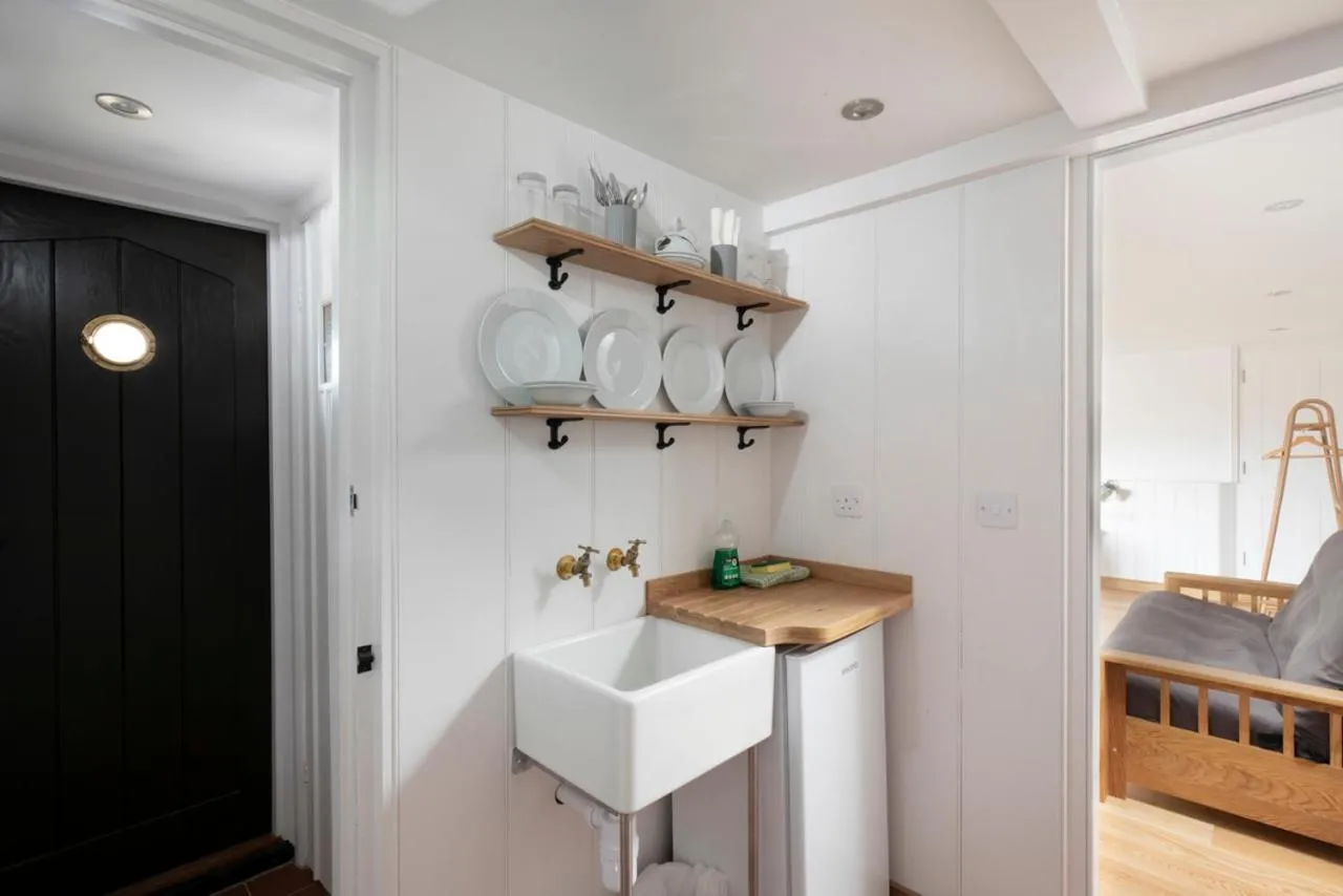 Stag Cottage, Sea wall