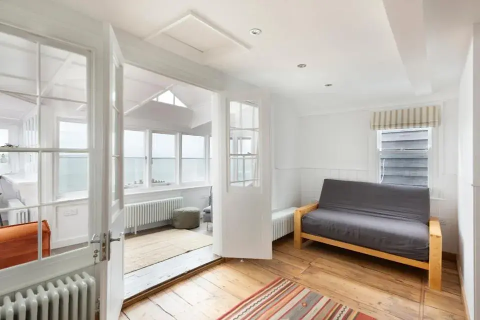 Three-Bedroom House in Stag Cottage, Sea wall Three-Bedroom House in Stag Cottage, Sea wall